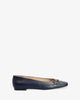 Skórzane balerinki granatowe z kwadratowym czubkiem.