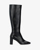 Hoher Stiefel mit Absatz aus schwarzem Leder.