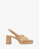 Sandalette mit absatz und plateau aus kamelfarbe wildleder