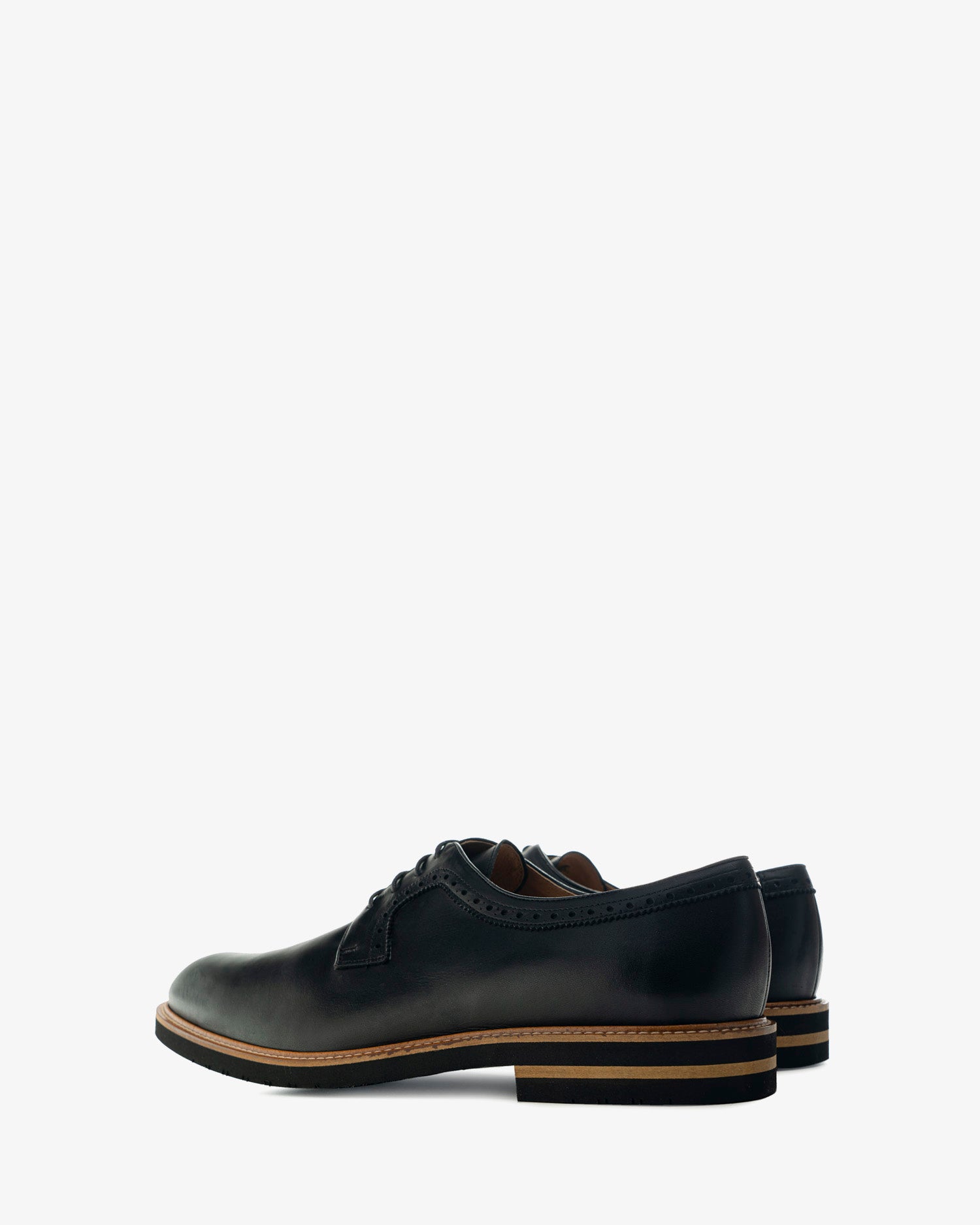 Zapato estilo oxford en cuero de color negro