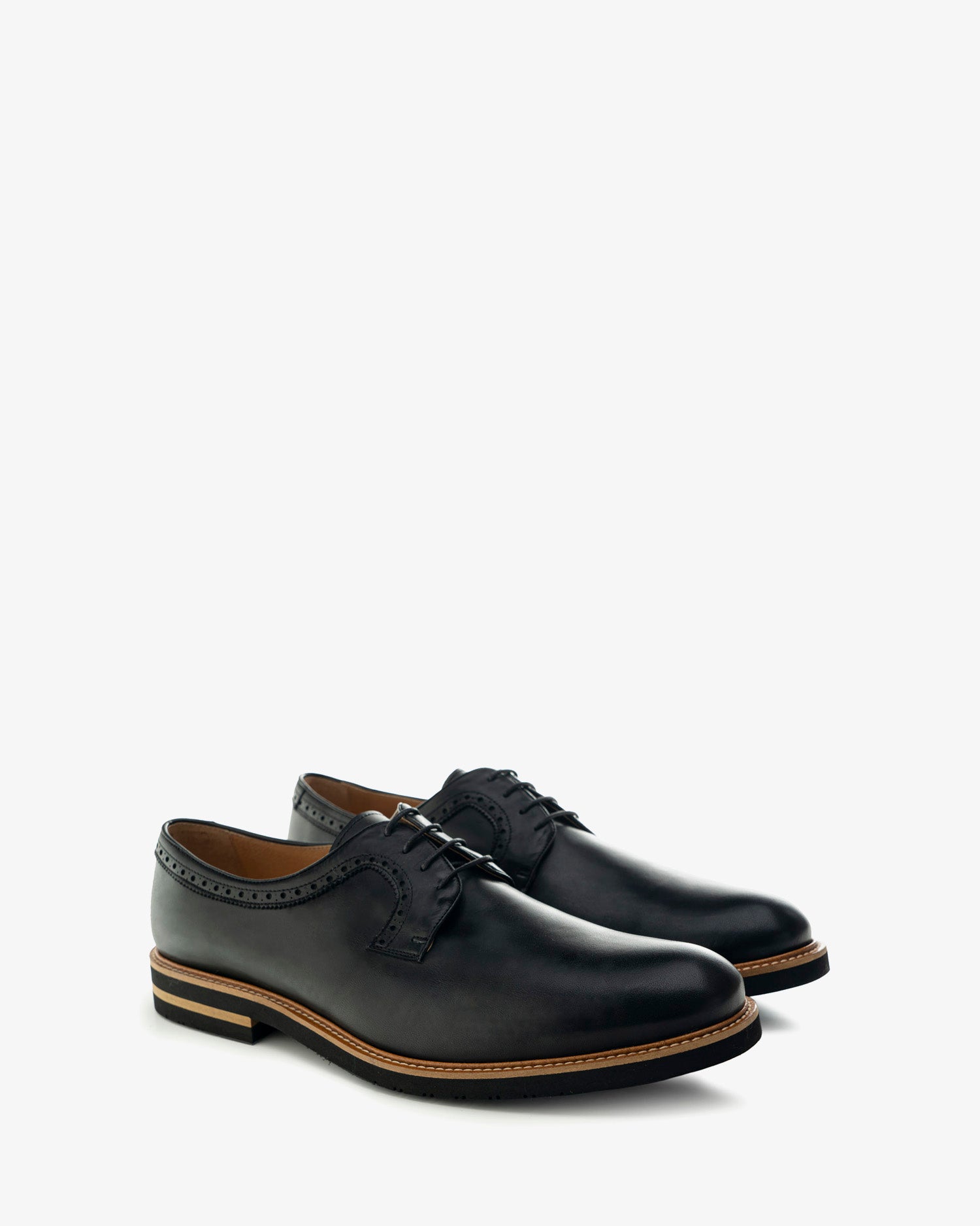 Zapato estilo oxford en cuero de color negro