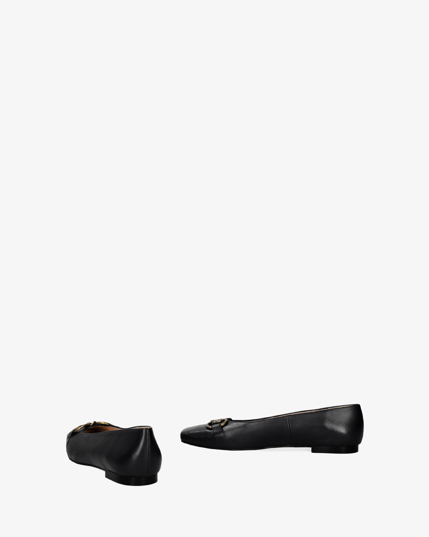 Bailarina en piel de color negro punta cuadrada