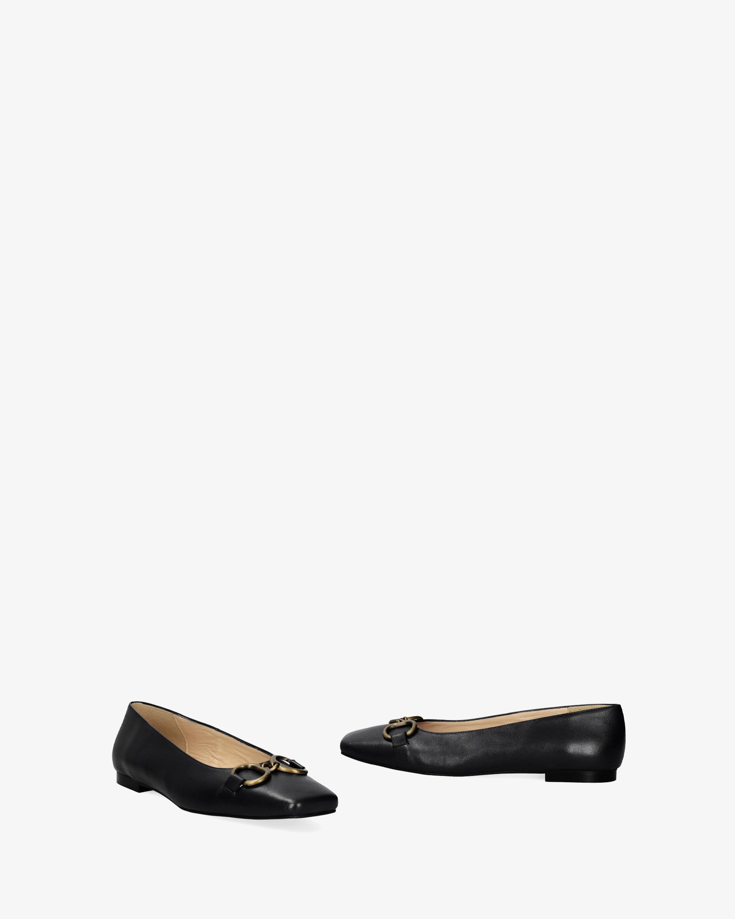 Bailarina en piel de color negro punta cuadrada