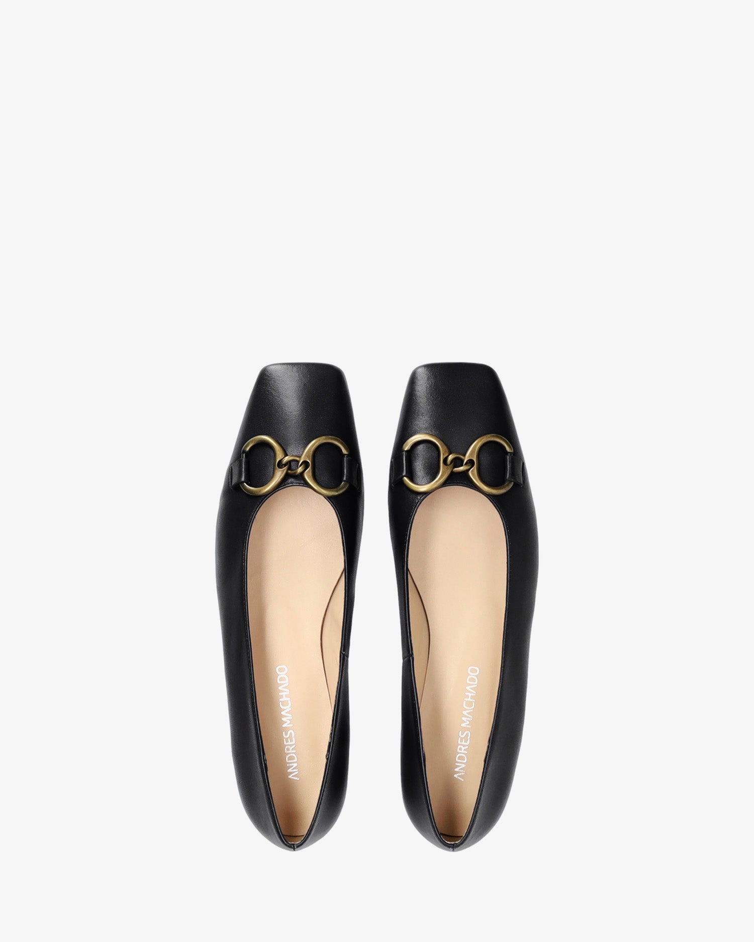 Bailarina en piel de color negro punta cuadrada