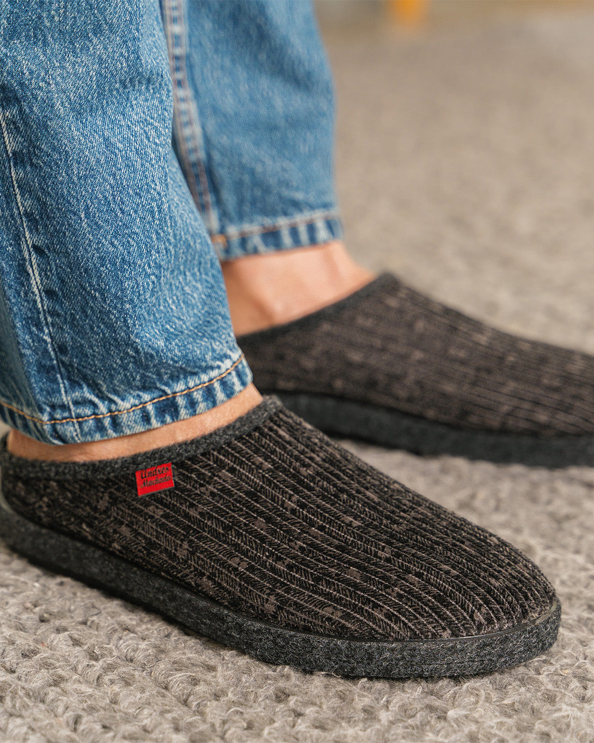 Zapatillas alpinas pana gris