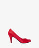 Elegante pumps aus rotem lederimitat.