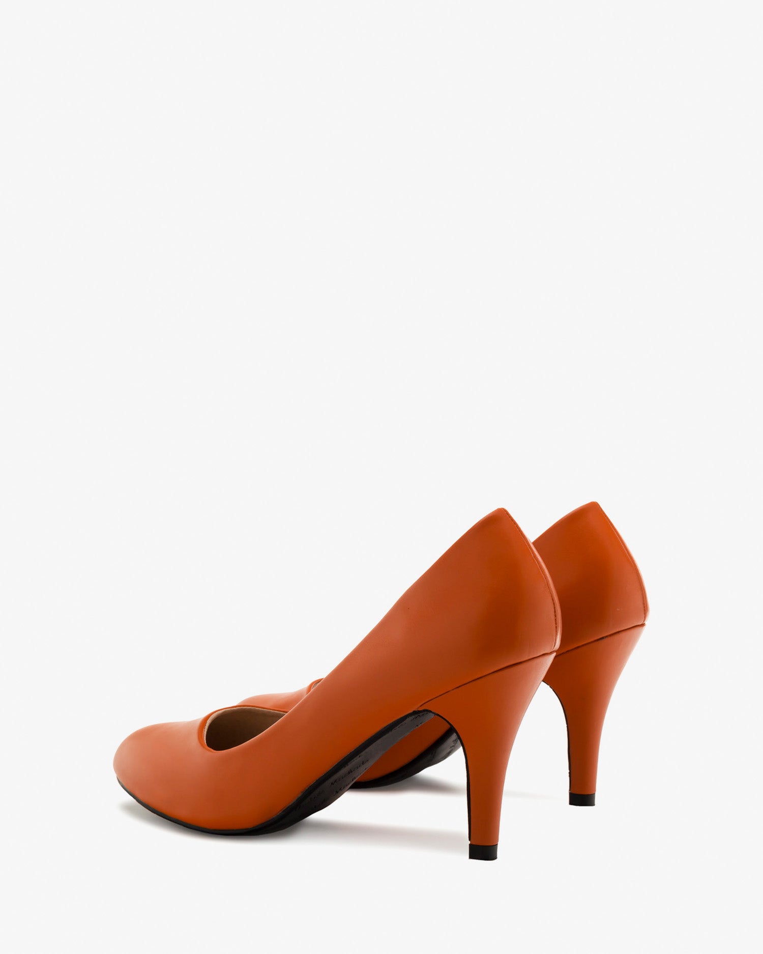 Retro pumps in orange faux soft-leather