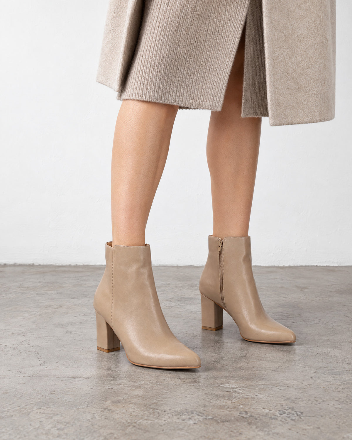 Stivaletto con tacco in soft beige