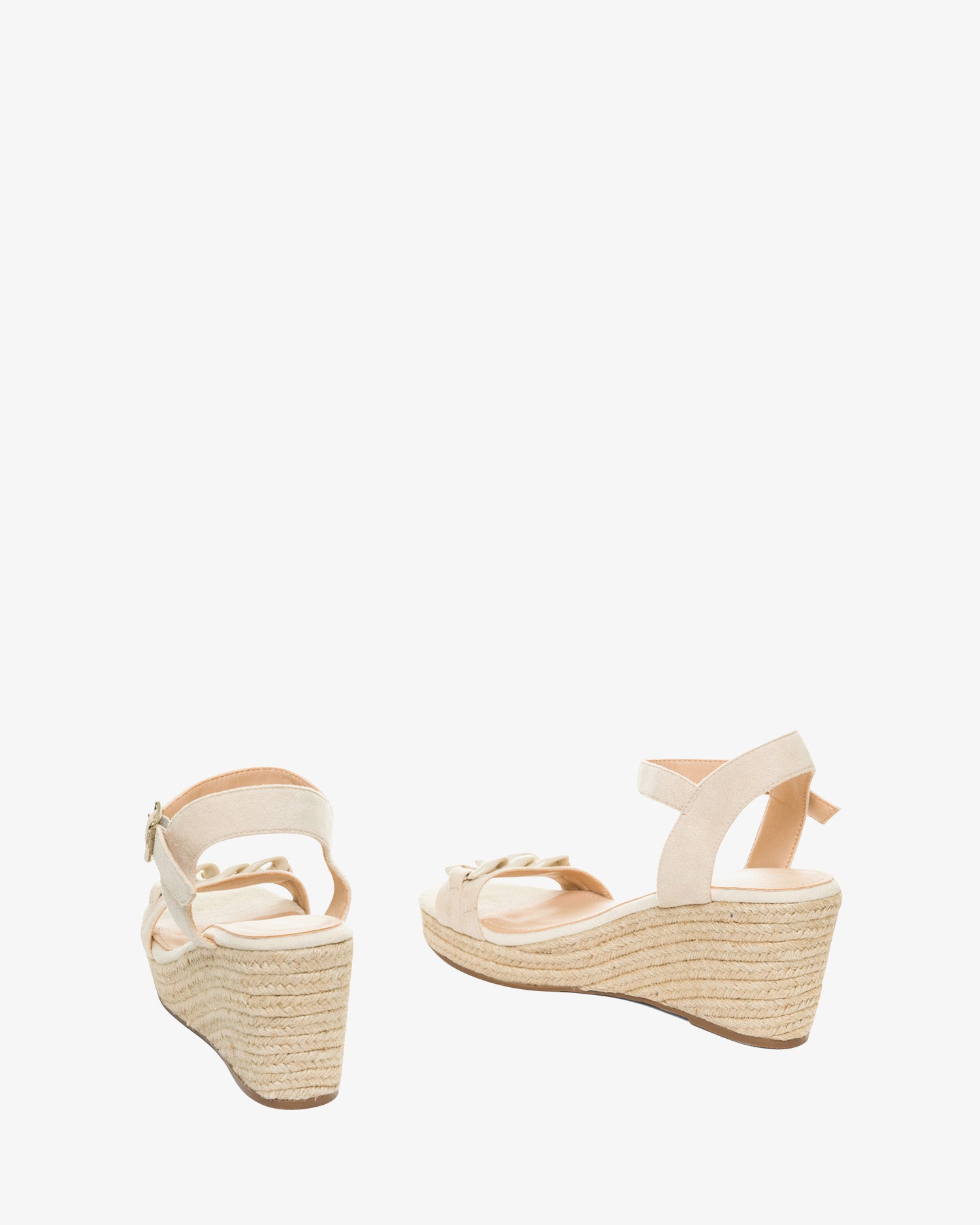 Alpargatas en símil ante crema con cuña en yute