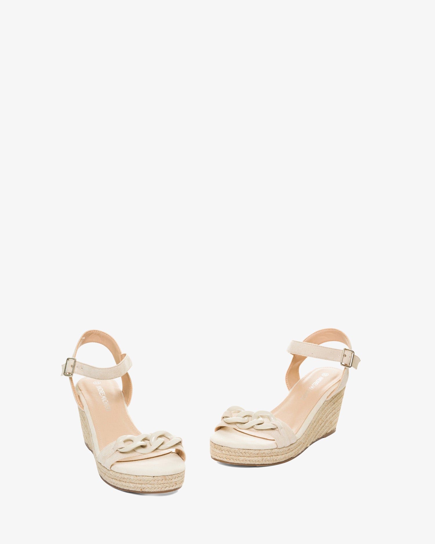 Alpargatas en símil ante crema con cuña en yute