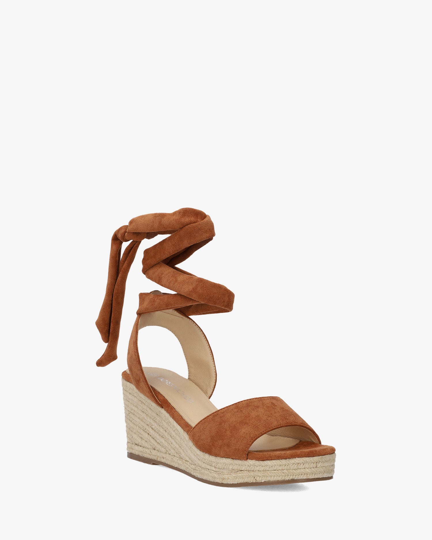 Alpargatas en símil ante marrón con cuña en yute