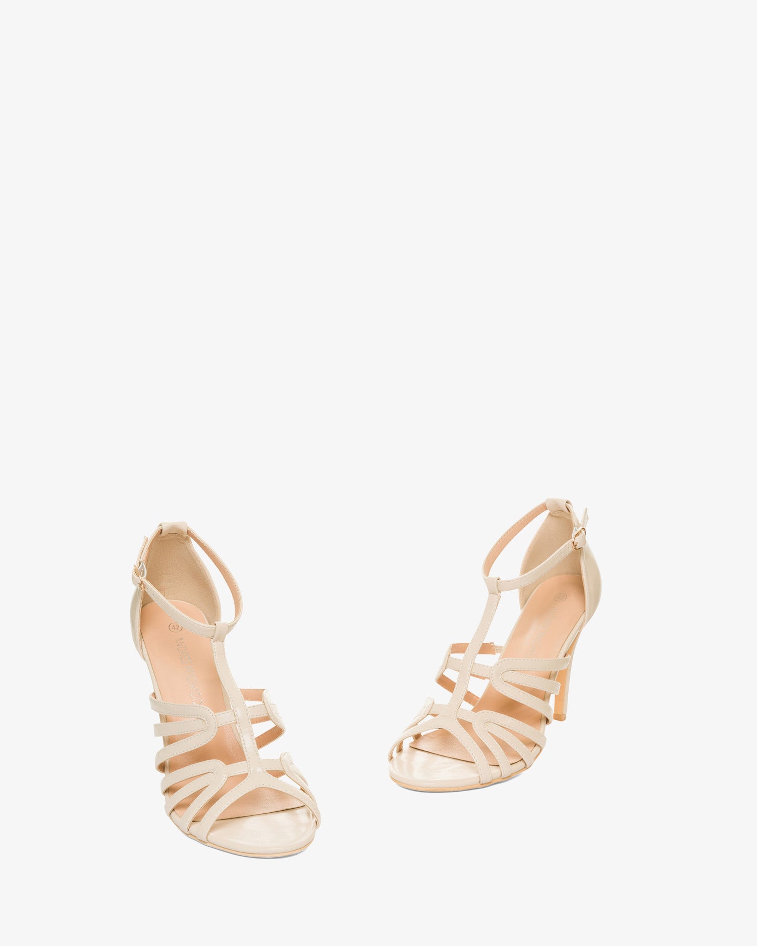 Sandalias en soft color crema con tacón