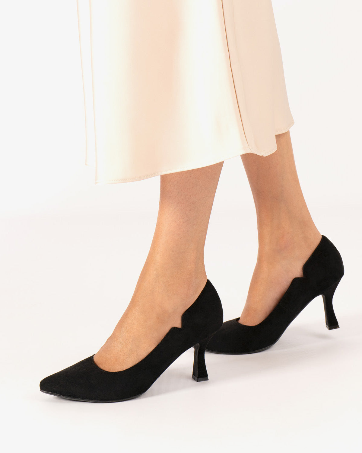 Kitten heeled pumps in faux Black suede 43 Kitten heeled pumps in faux Black suede 43