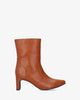 Botín con tacón en soft camel