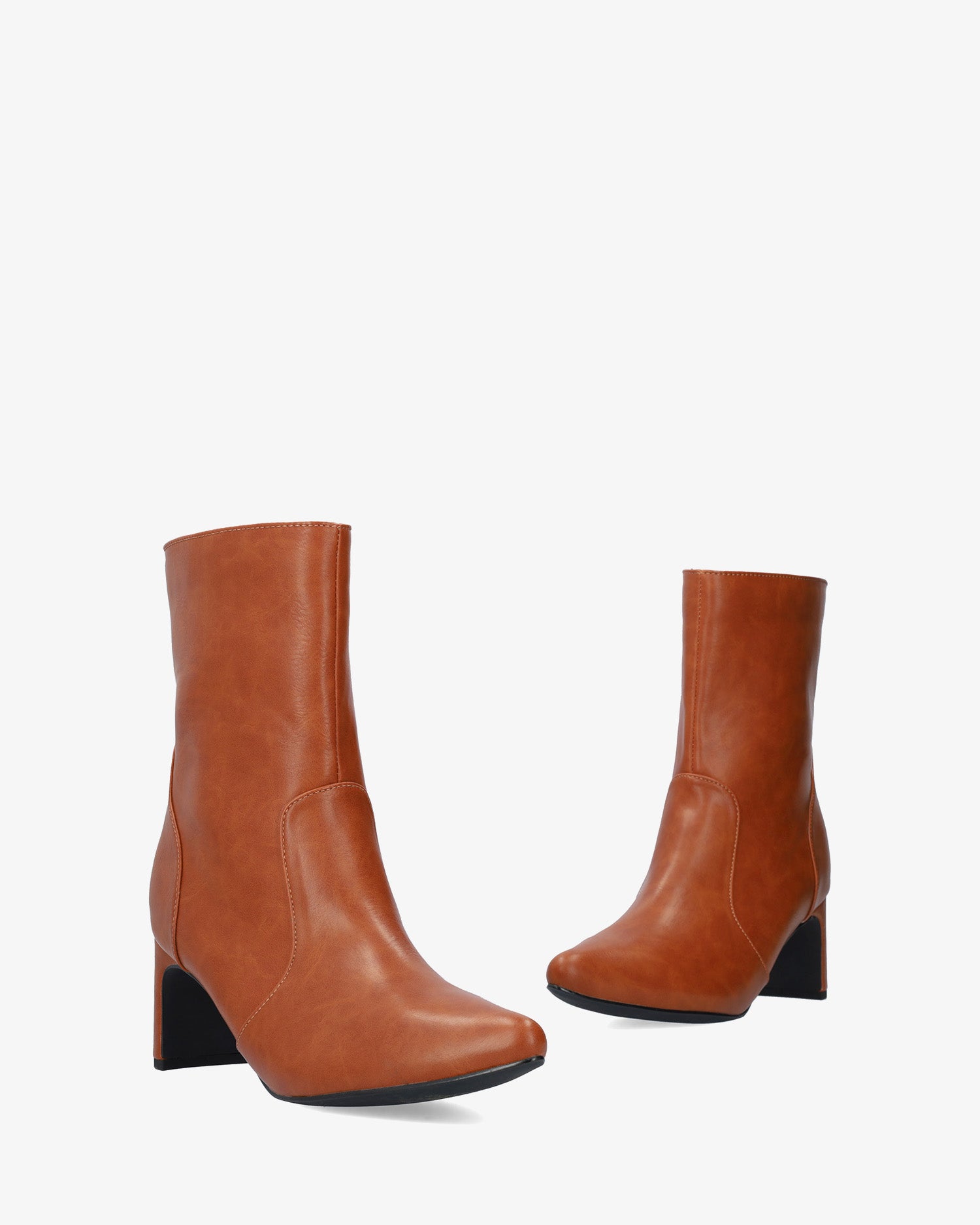 Botín con tacón en soft camel