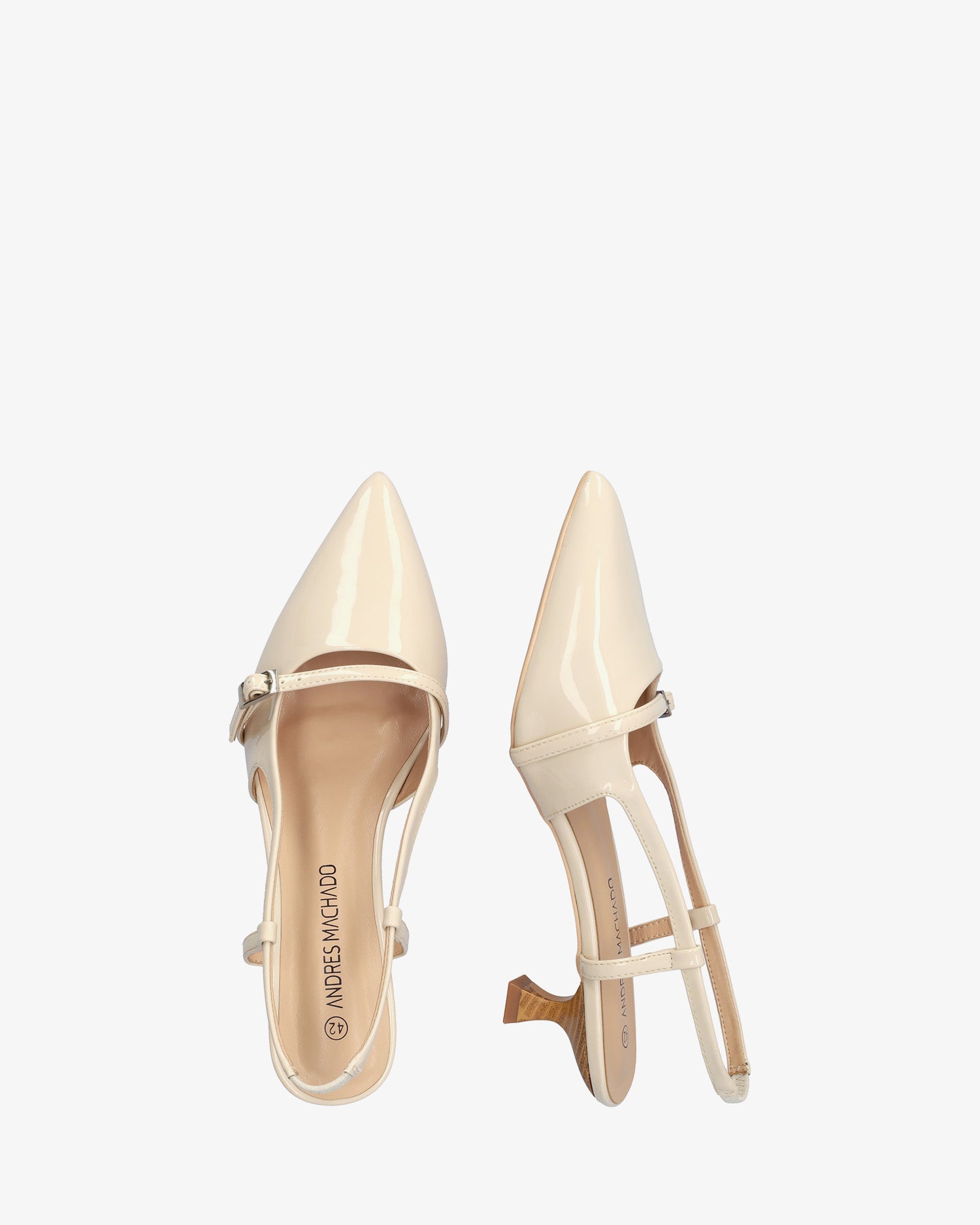 Zapato en charol beige con tacón kitten heel