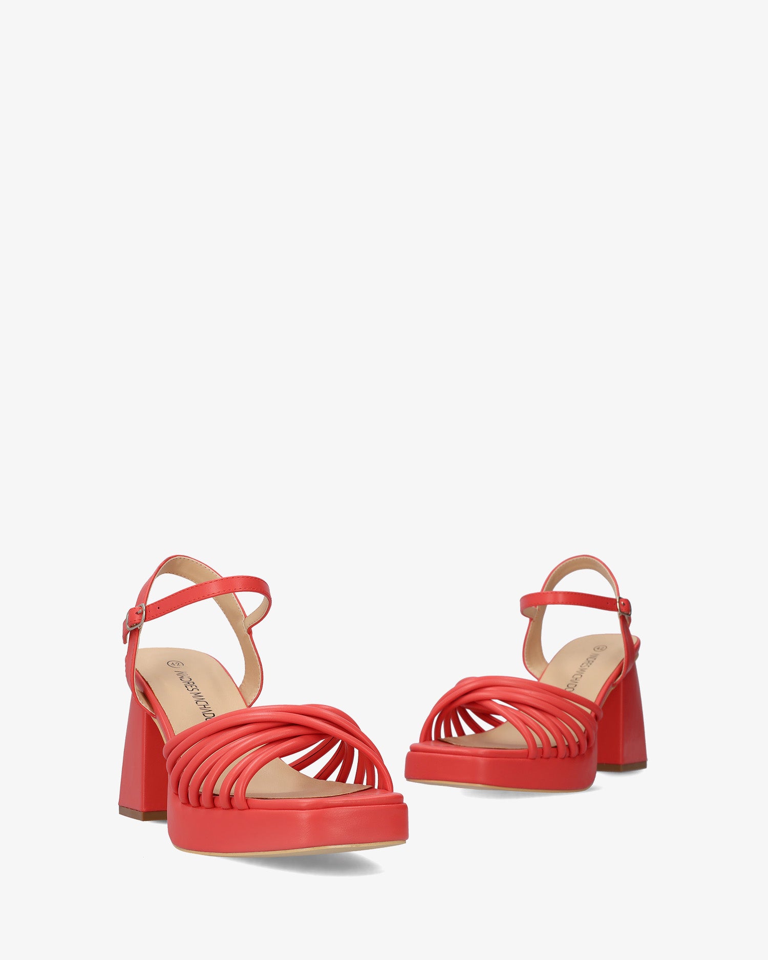 Sandalia en soft coral con tacón ancho y plataforma