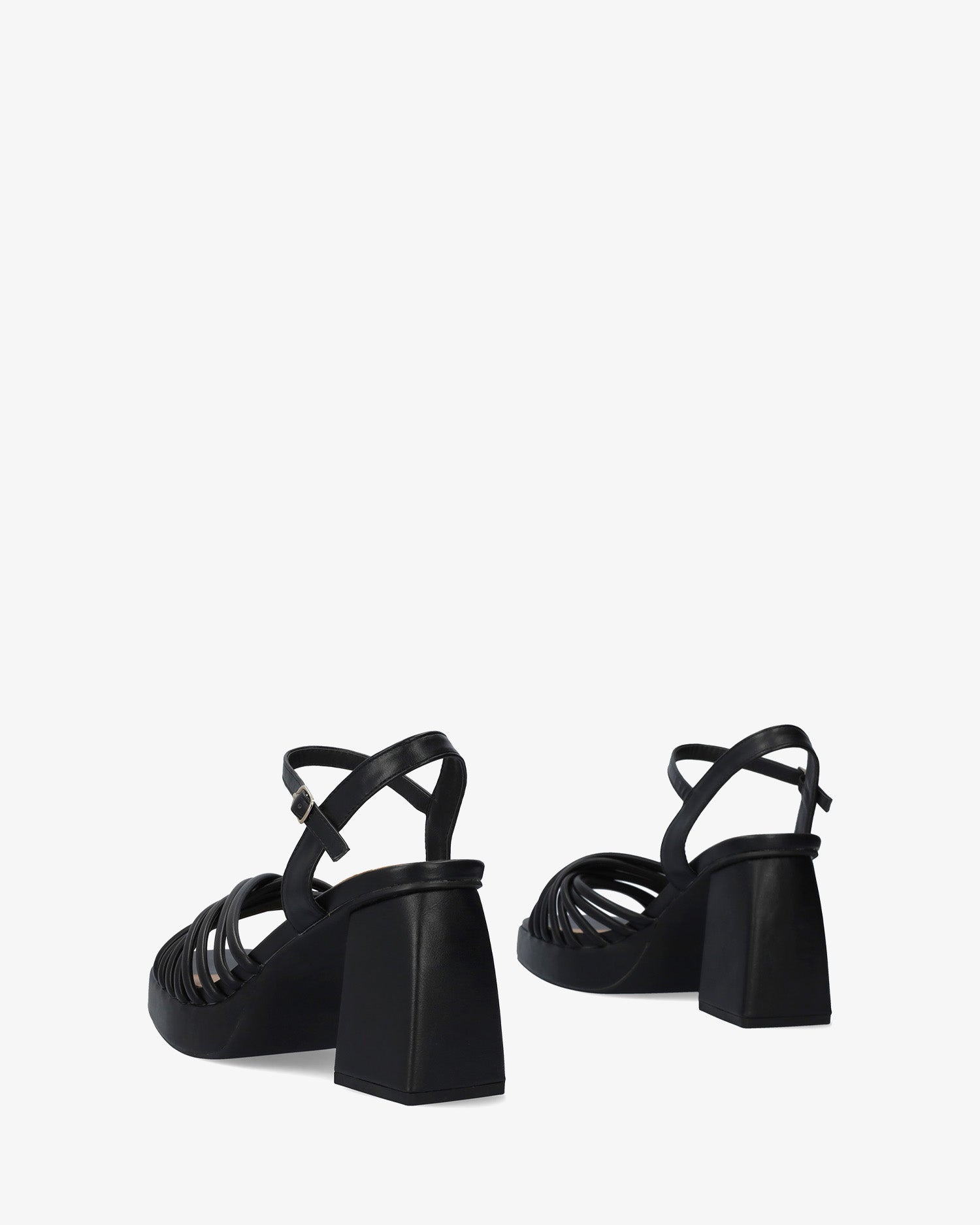 Sandalia en soft negro con tacón ancho y plataforma