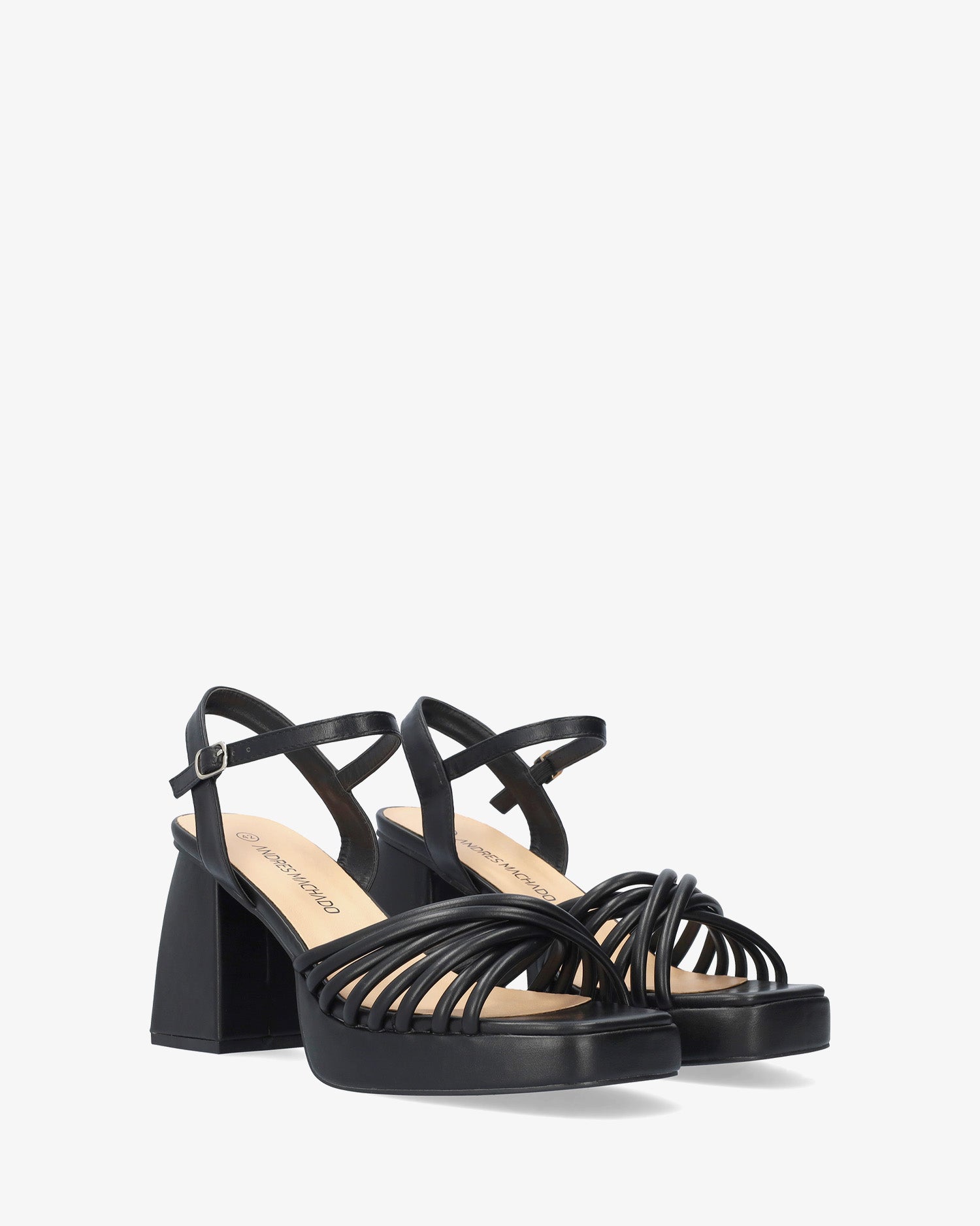 Sandalia en soft negro con tacón ancho y plataforma