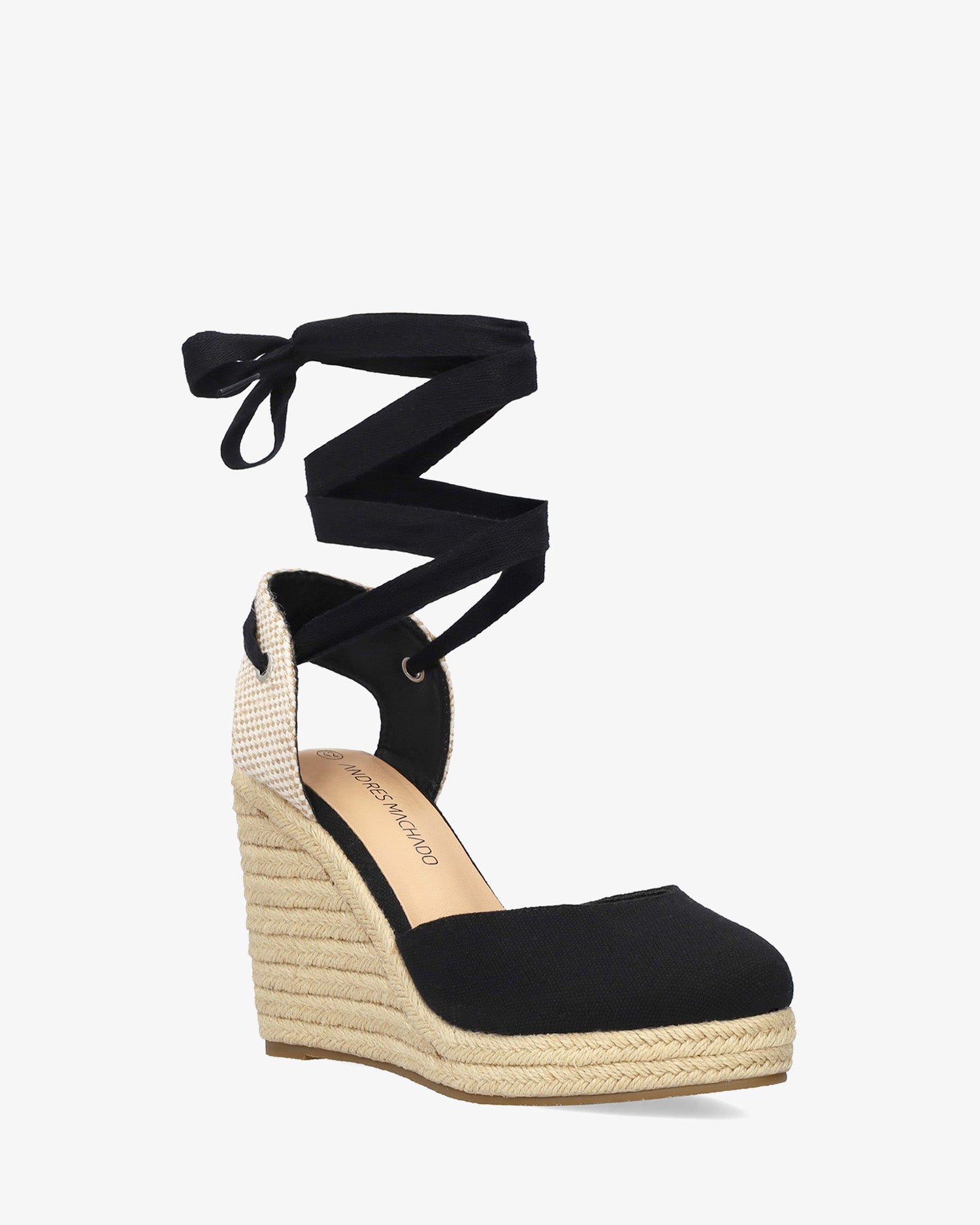 Sandalia de cuña negro con lazada ajustable