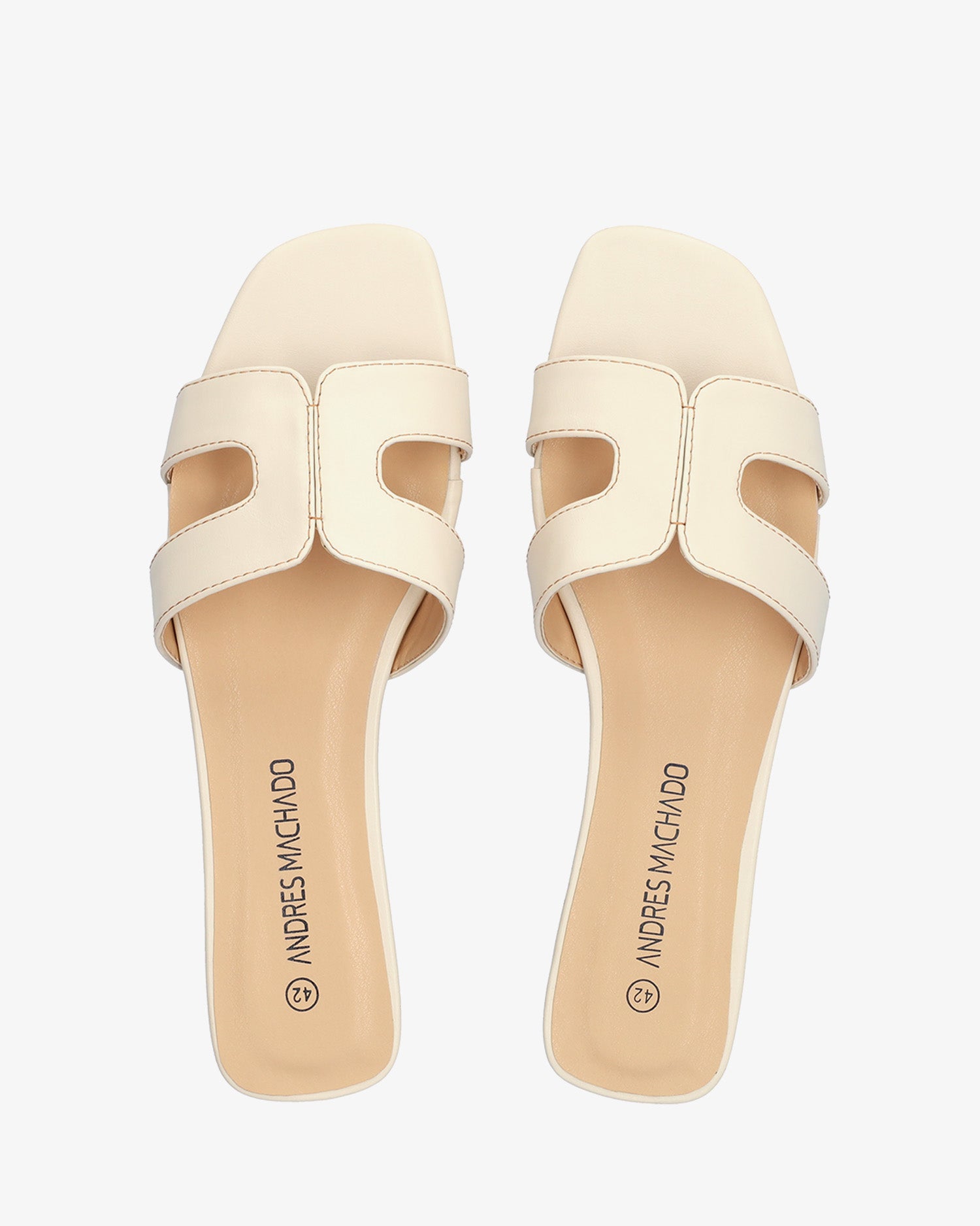 Sandalia plana en soft crema