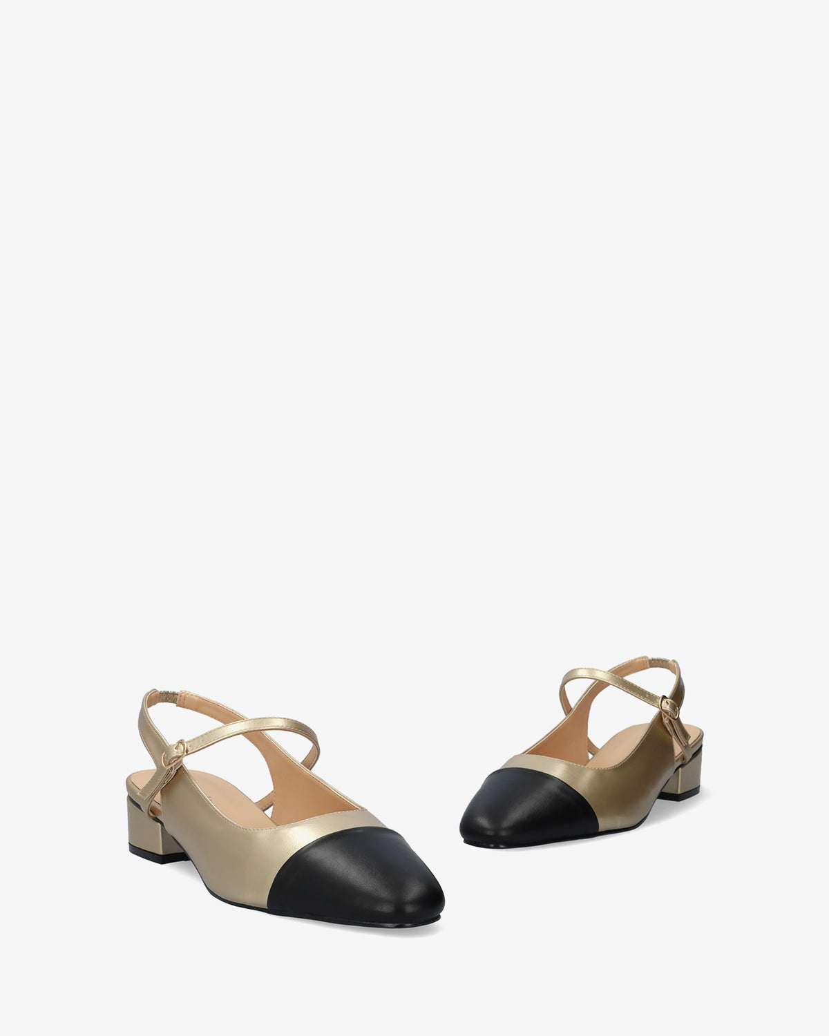 Sapato de salto aberto atrás em soft dourado e preto 