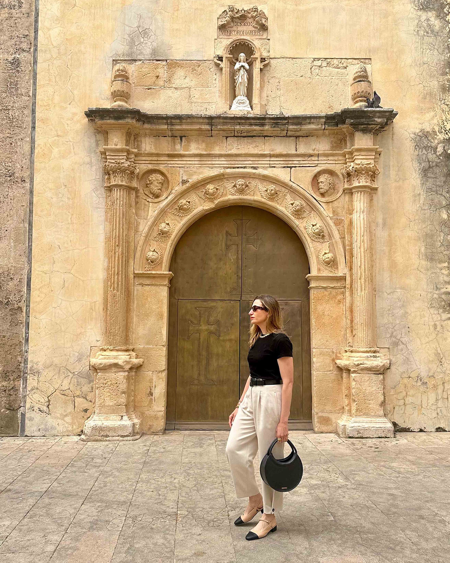 Salón destalonado punta redondeada en soft beige