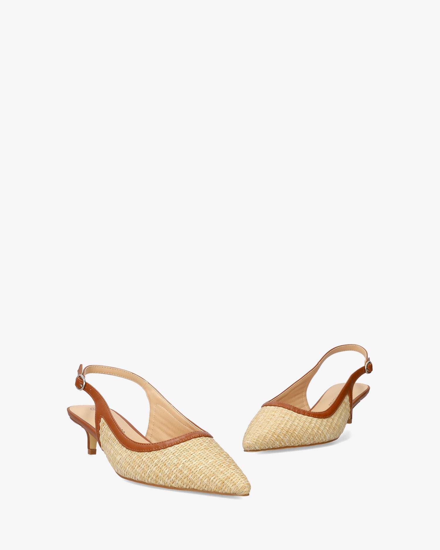 Salón destalonado de punta fina en rafia camel