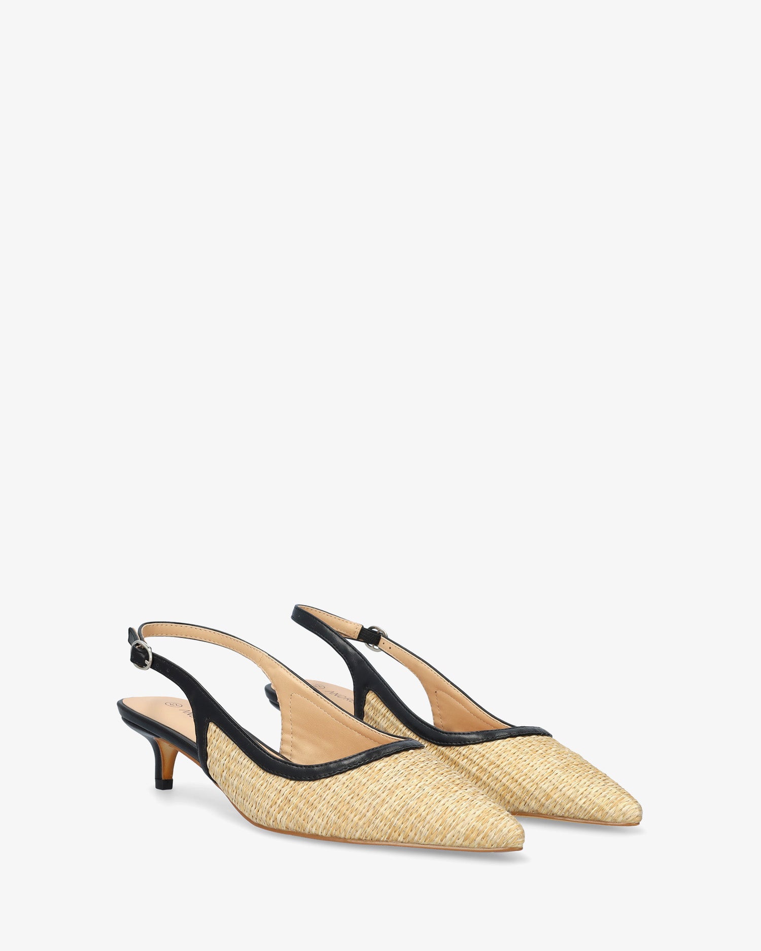 Salón destalonado de punta fina en rafia negro