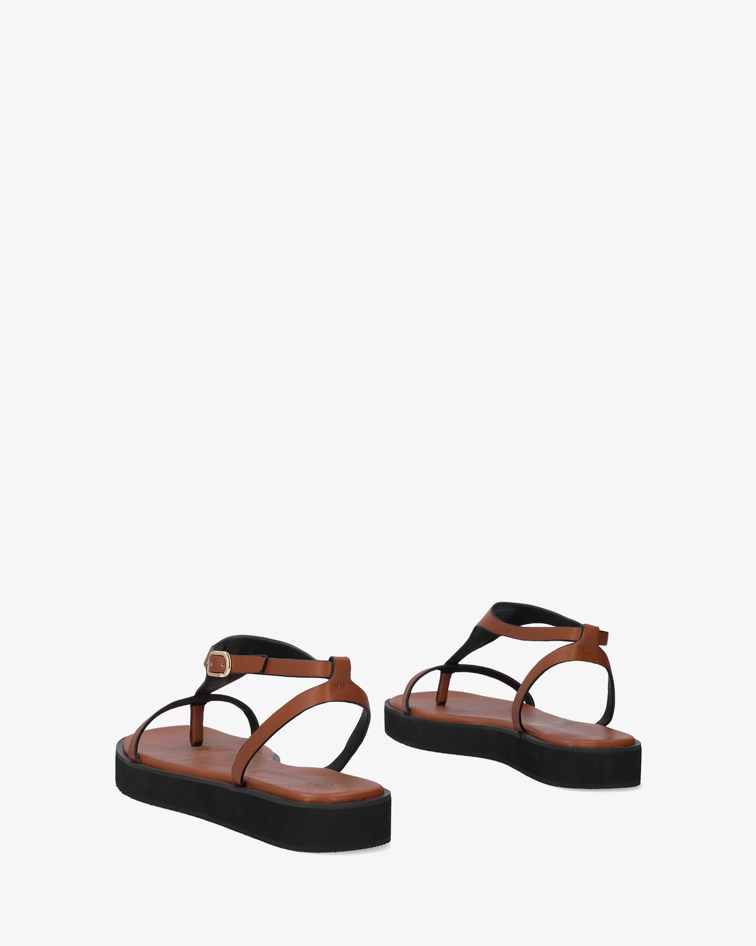 Sandalia plana en soft marron