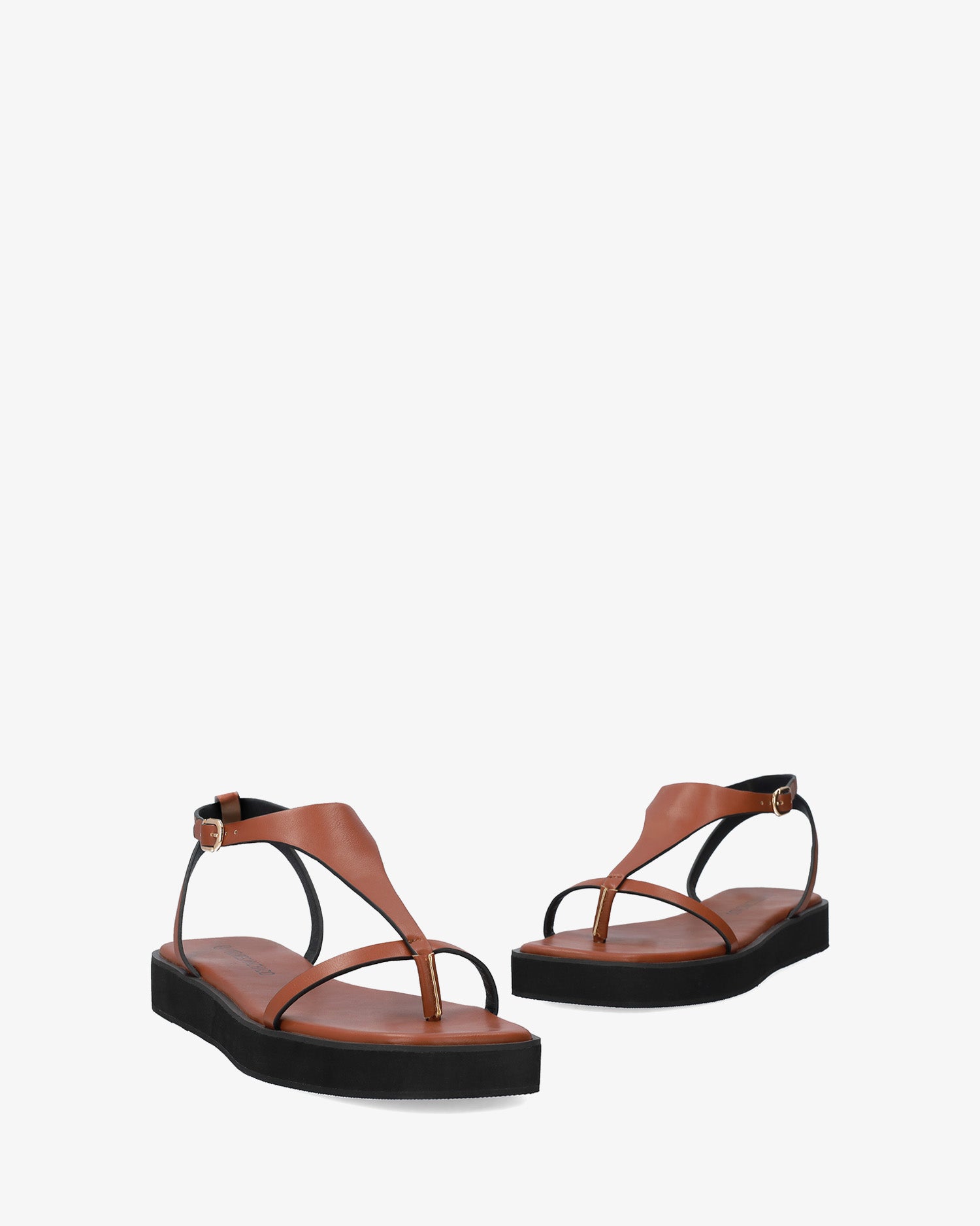 Sandalia plana en soft marron