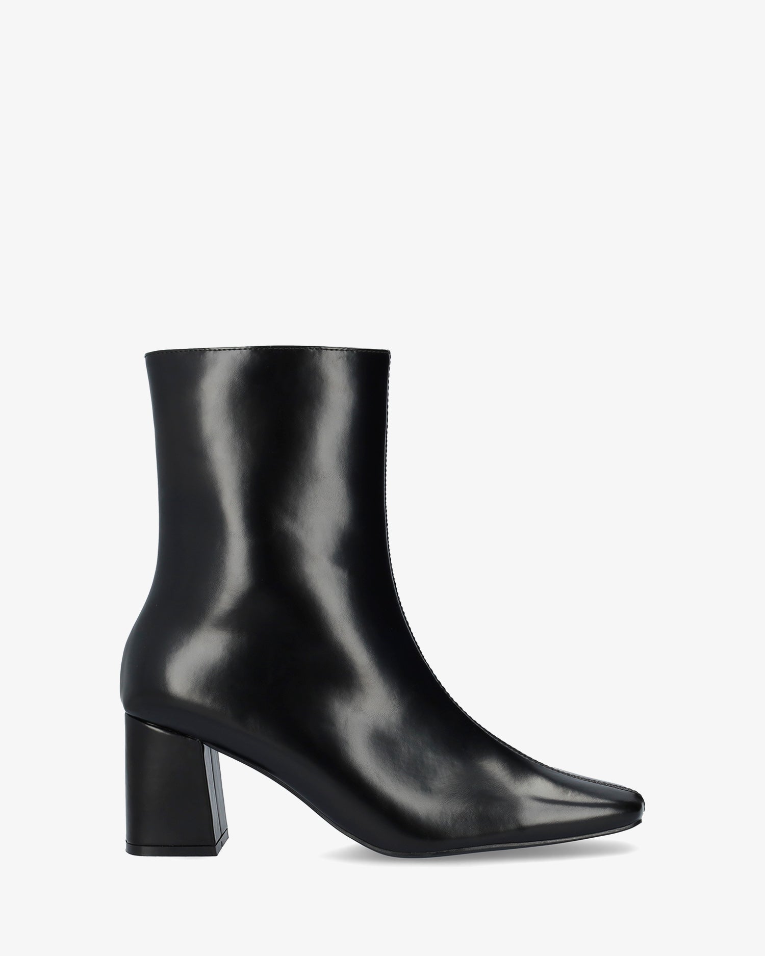 Stivaletto con tacco in soft nero 
