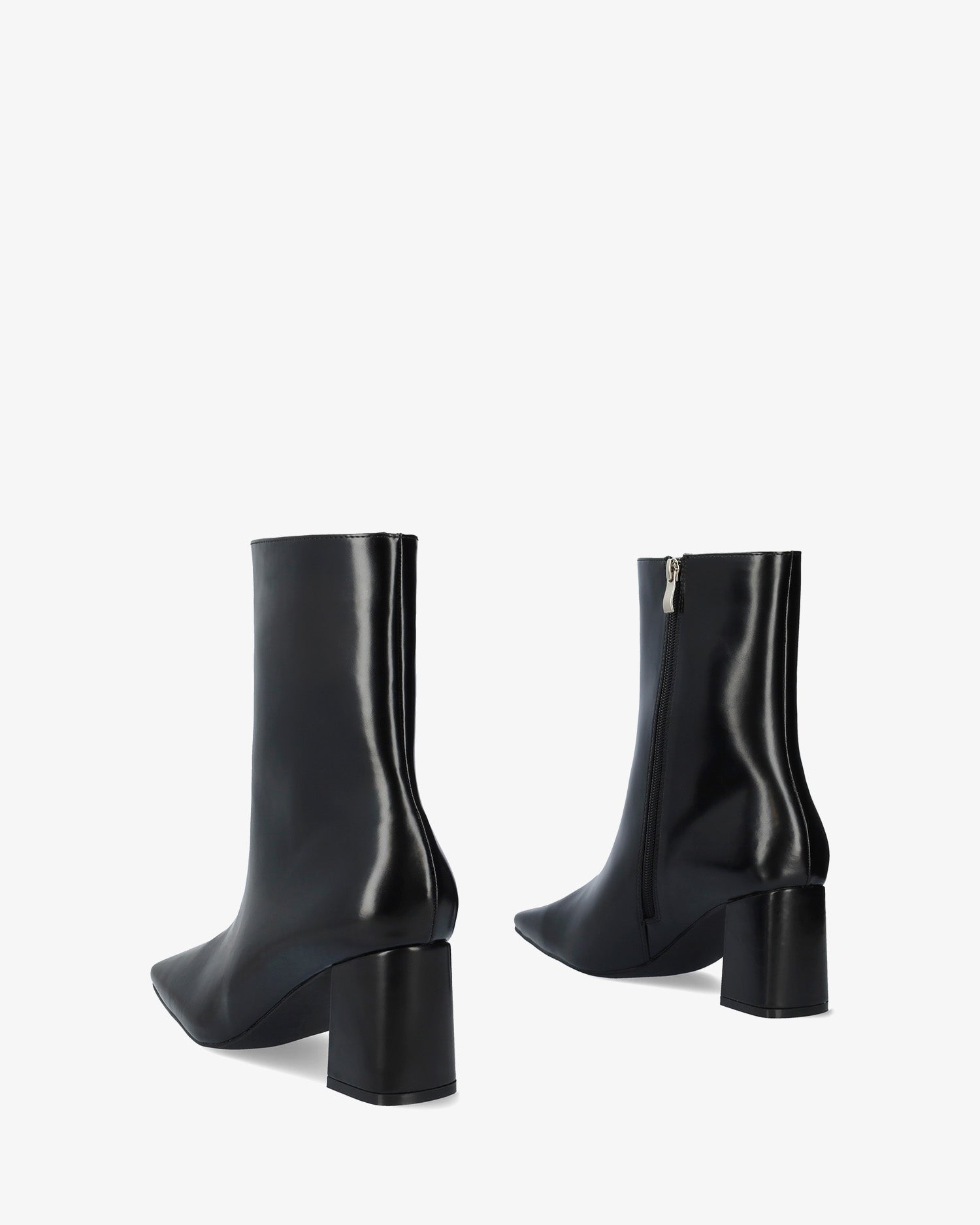 Stivaletto con tacco in soft nero 