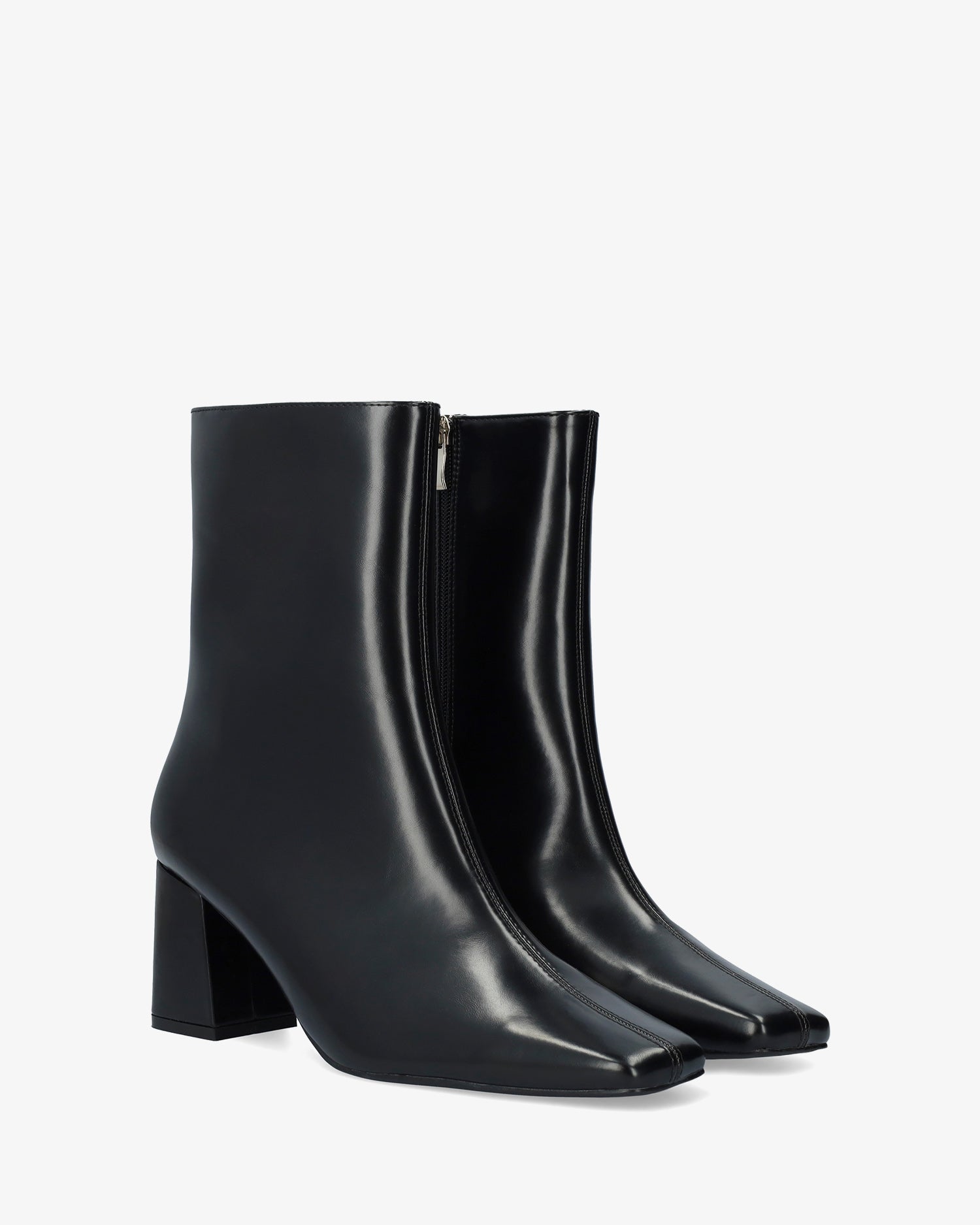 Stivaletto con tacco in soft nero 