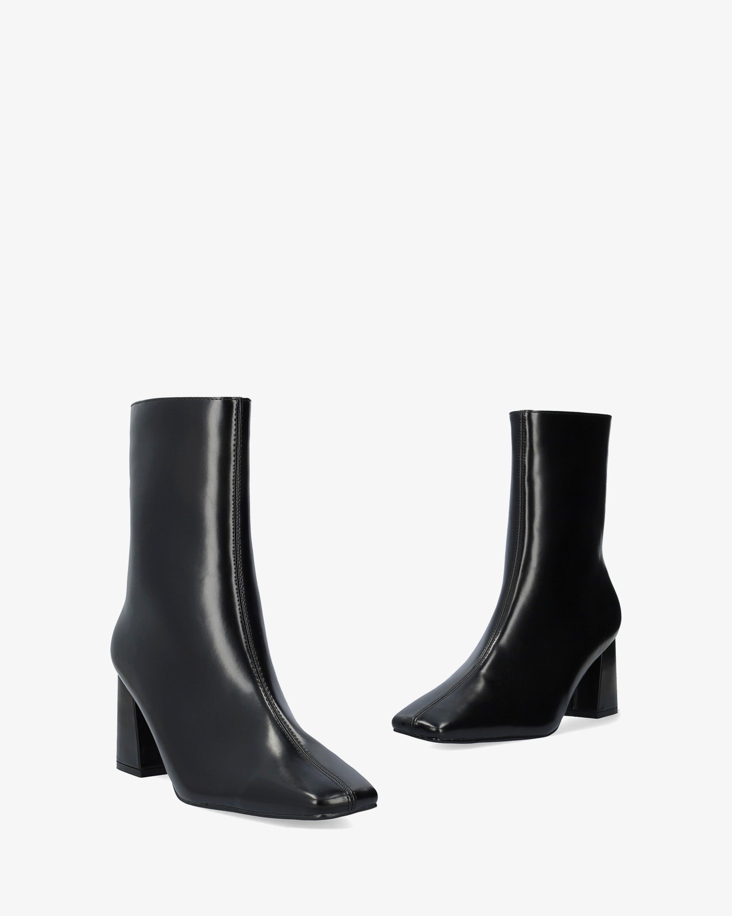 Stivaletto con tacco in soft nero 