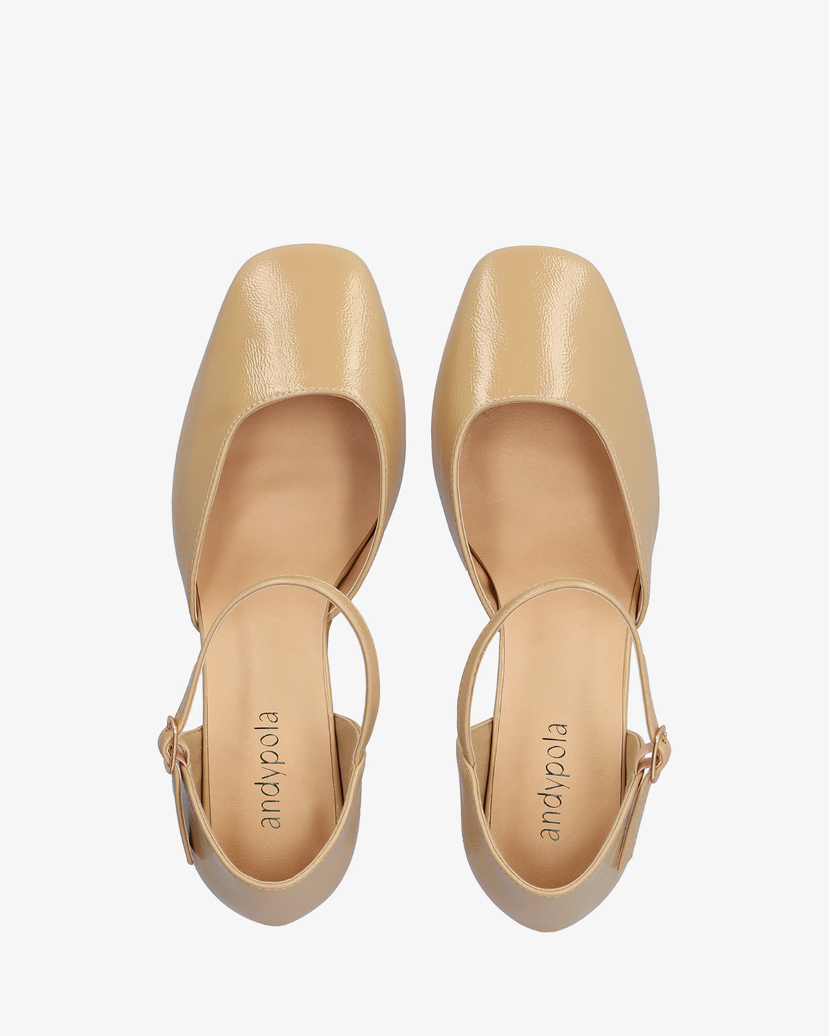 Pumps aus beigefarbenem Lackleder 