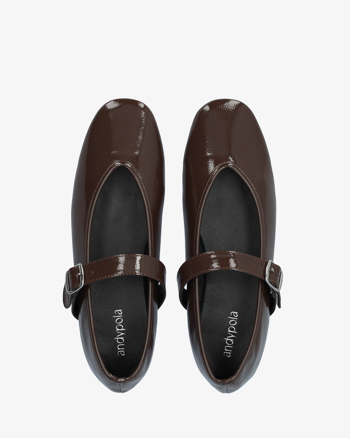 Flat Mary Jane ballerina in wrinkled brown patent leather 