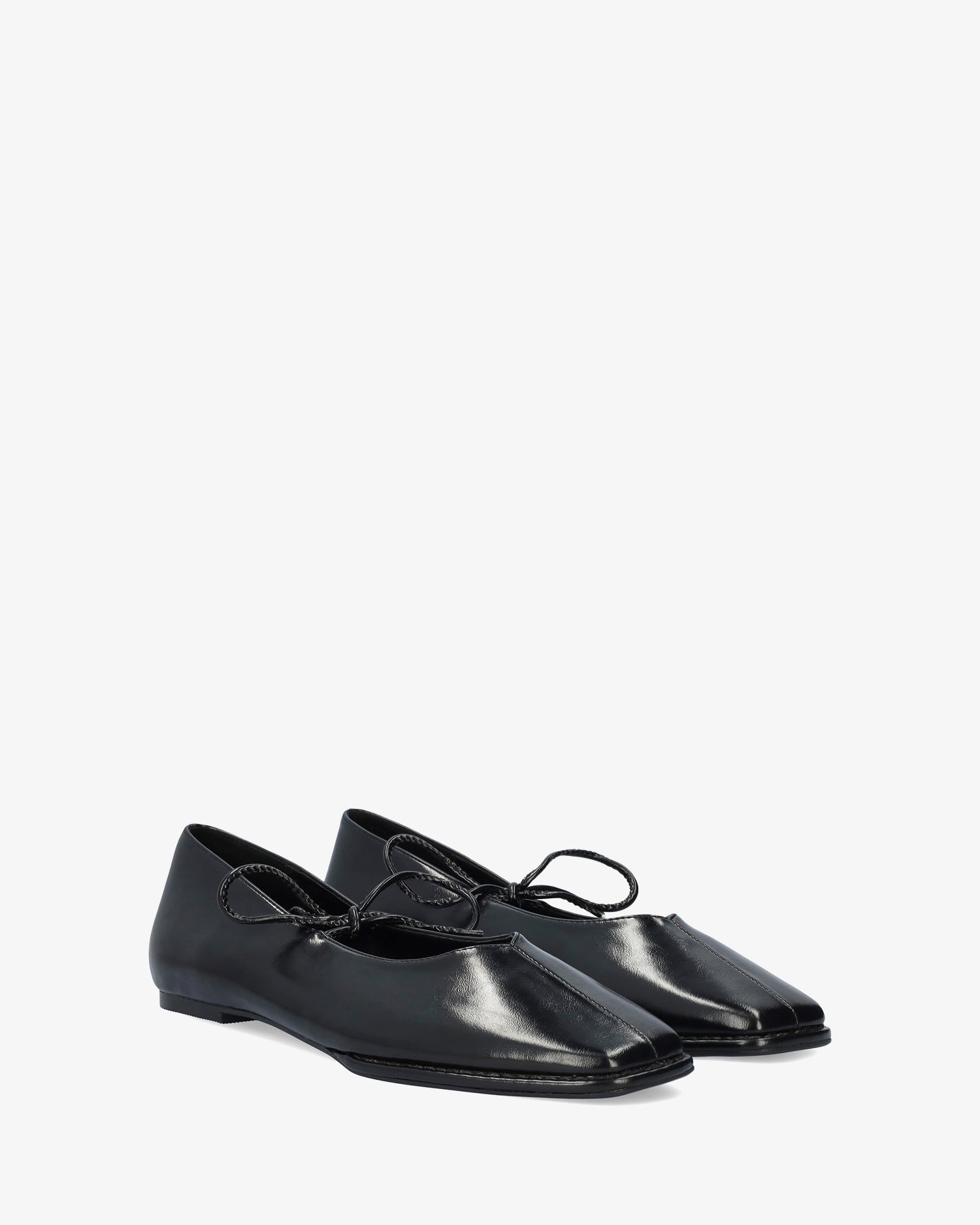 Flache Ballerina aus schwarzem Soft-Satin 