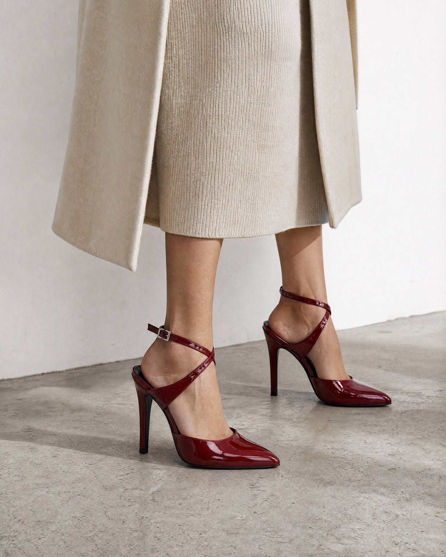 Escarpin slingback en cuir verni bordeaux avec talon 