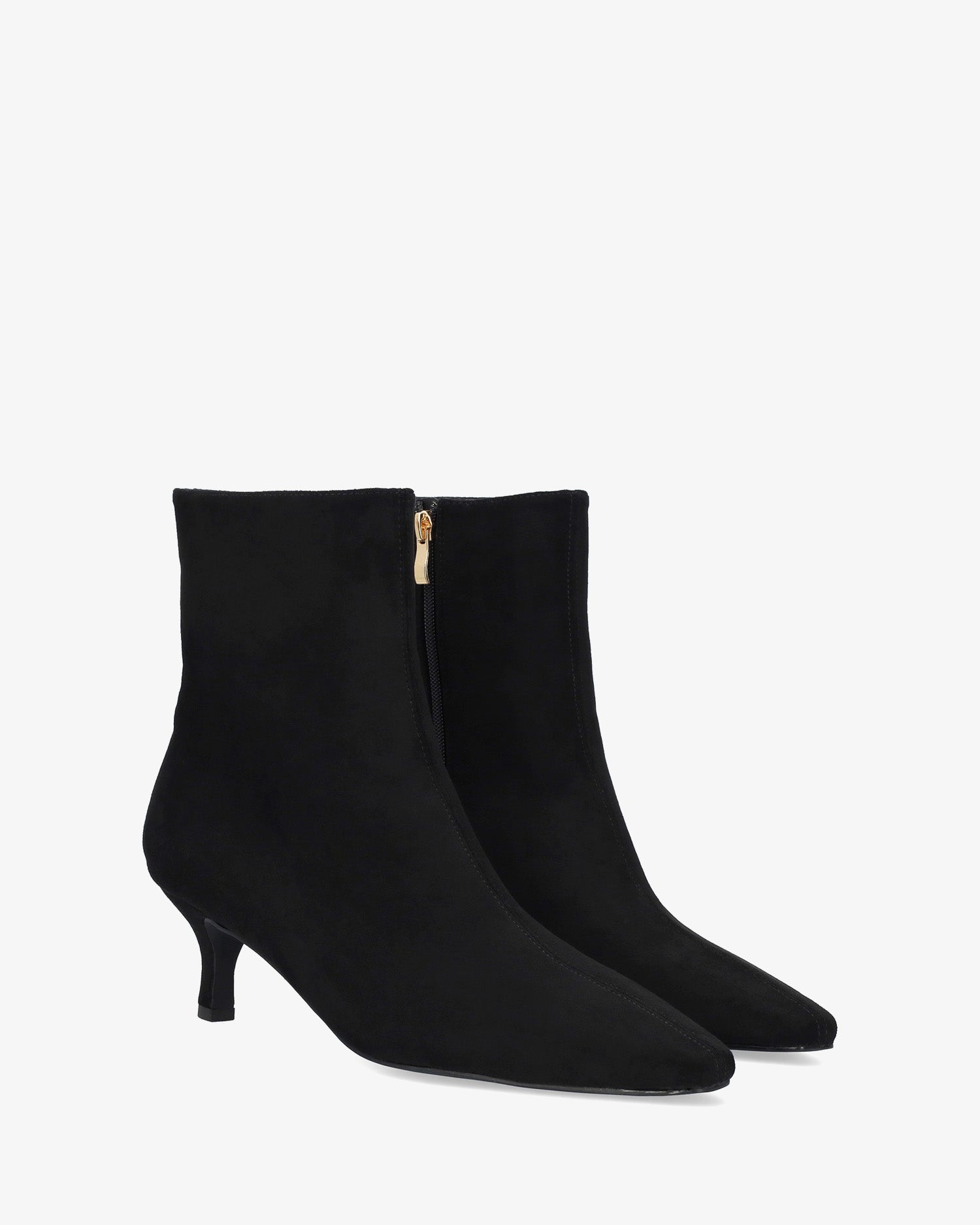 Stiefelette mit Absatz aus schwarzem Velourslederimitat 
