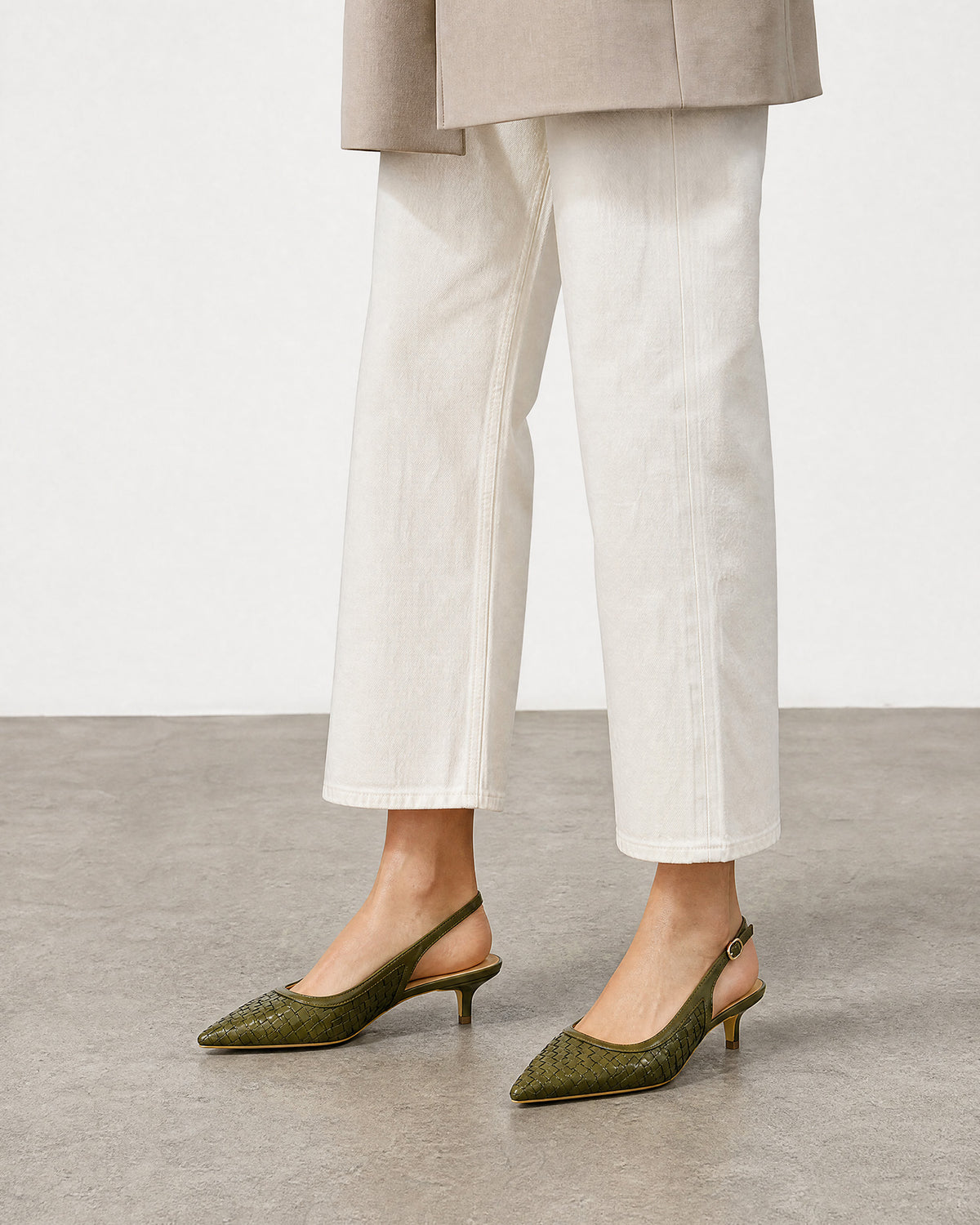 Backless court shoe in khaki braided soft leather 