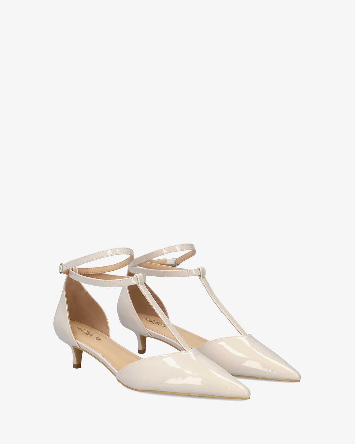 Salomé-Schuh mit Kitten-Heel aus cremefarbenem Lackleder 