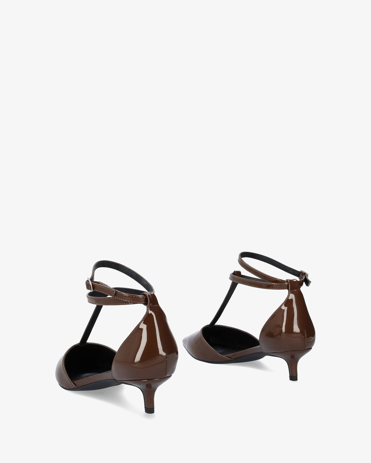 Zapato Salomé con tacón kitten en charol marron