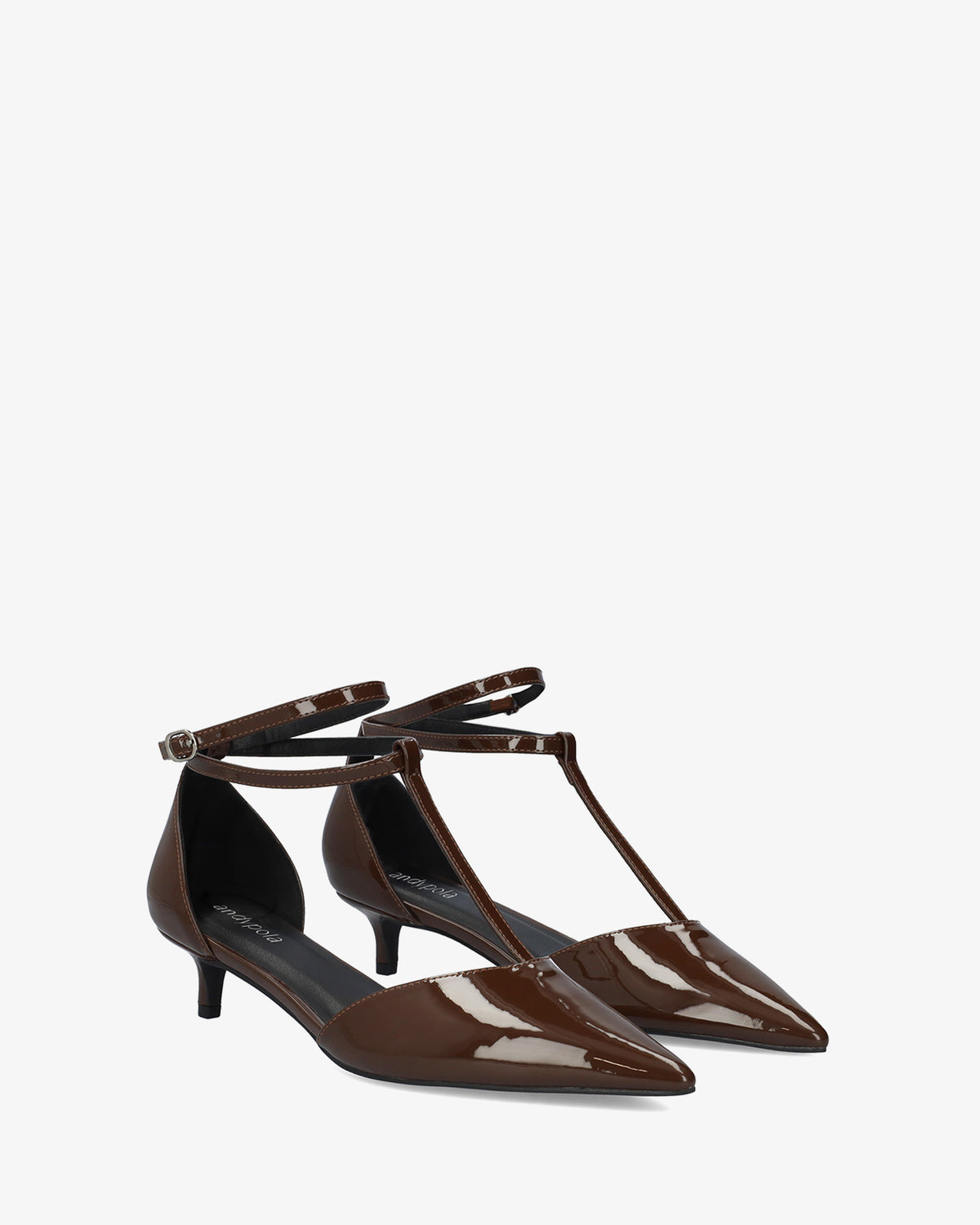 Zapato Salomé con tacón kitten en charol marron