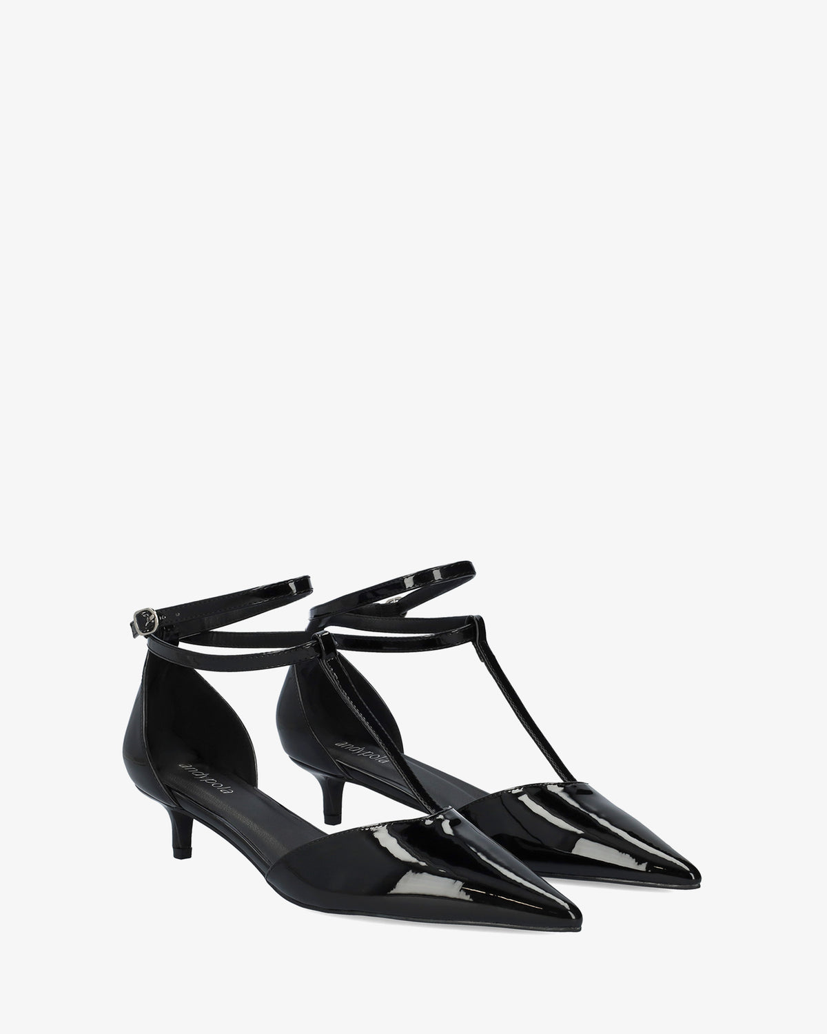 Zapato Salomé con tacón kitten en charol negro