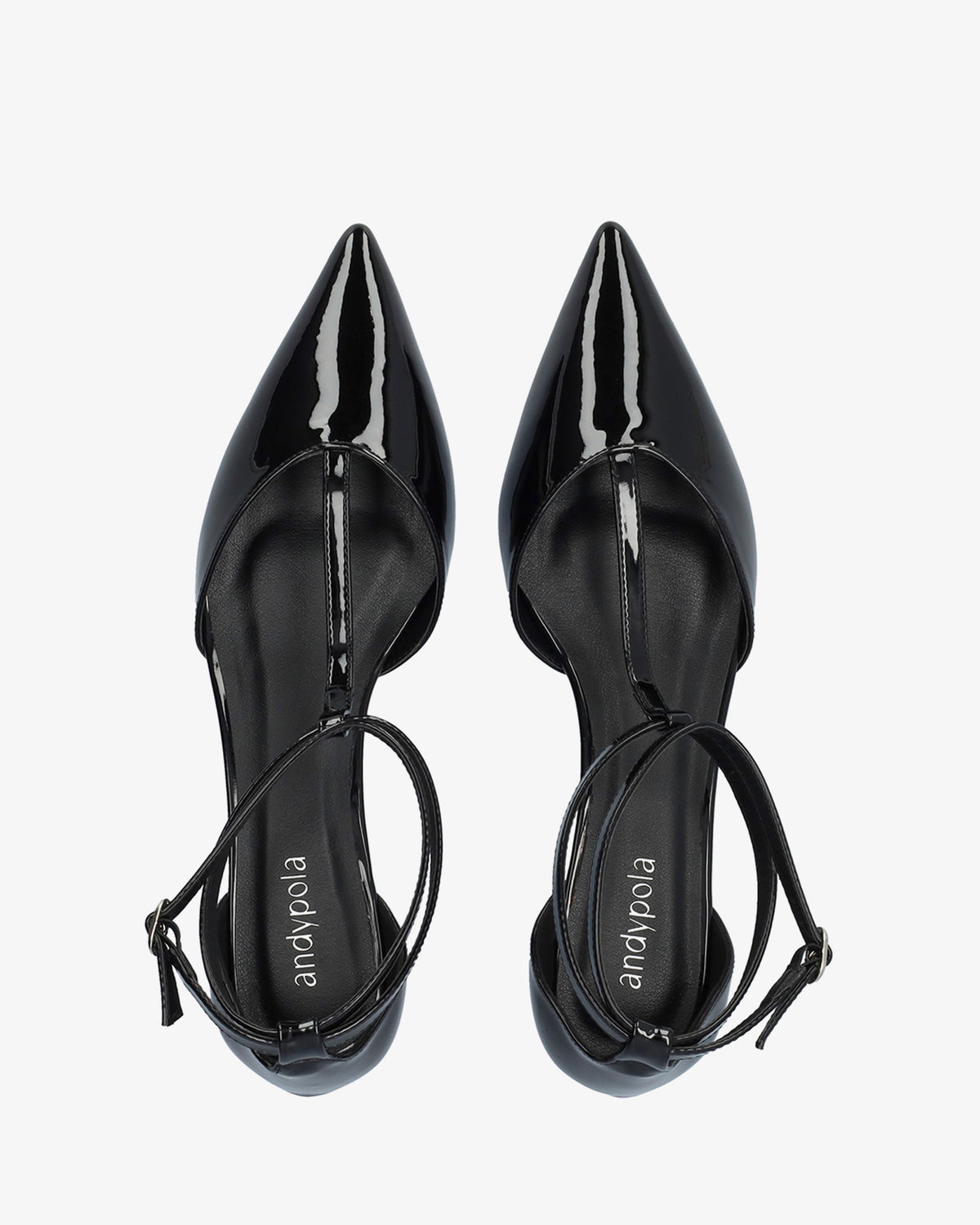 Zapato Salomé con tacón kitten en charol negro