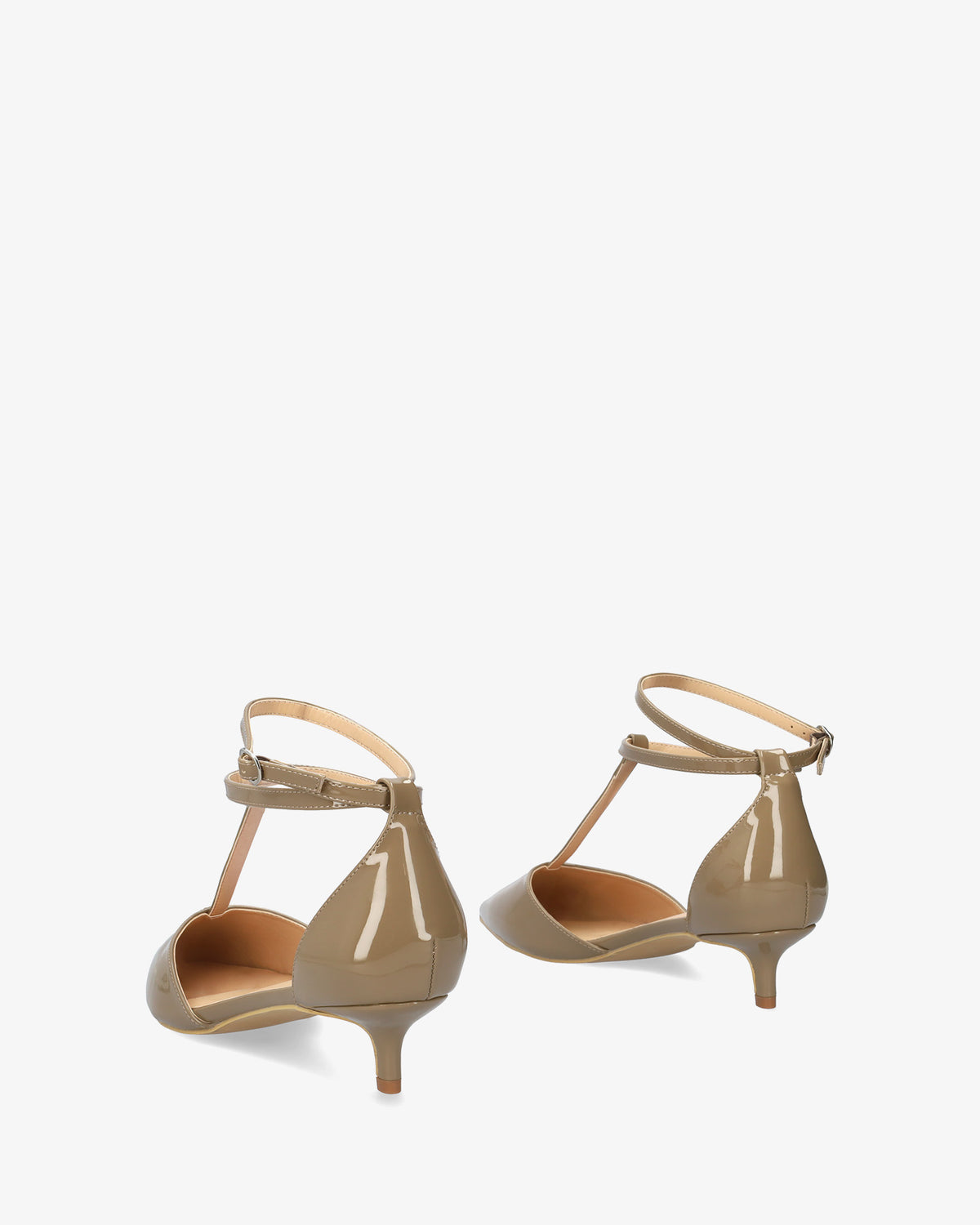 Zapato Salomé con tacón kitten en charol taupe