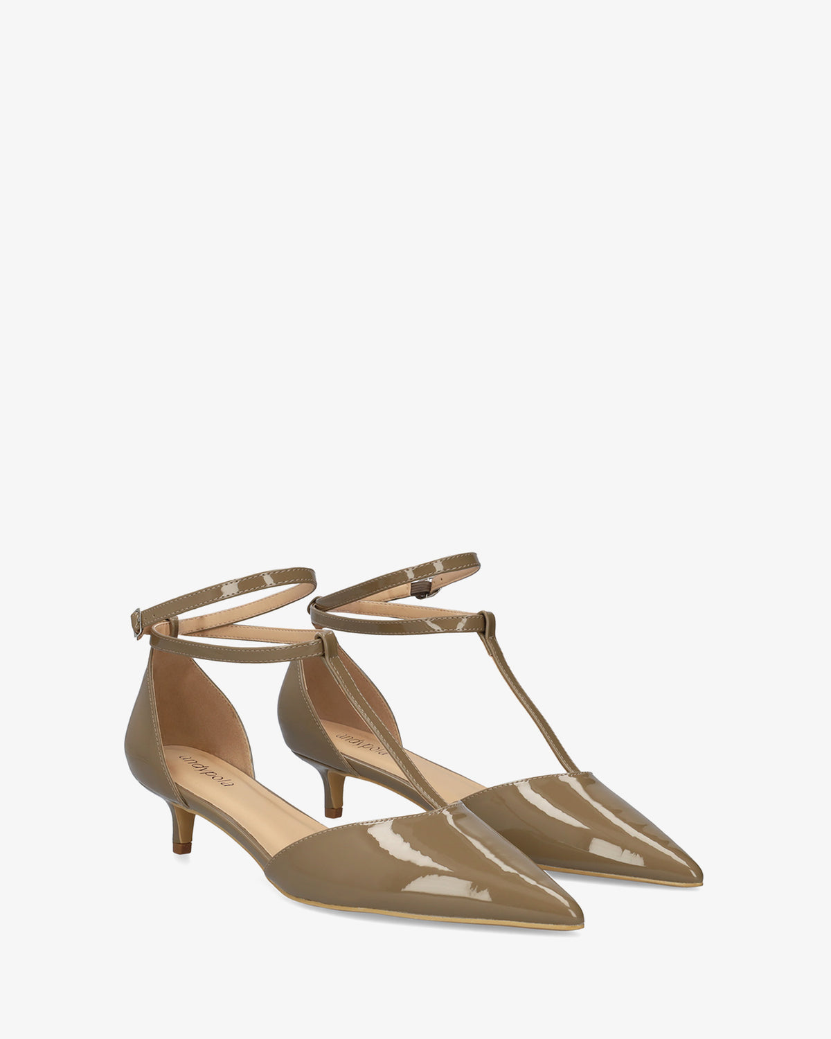 Zapato Salomé con tacón kitten en charol taupe