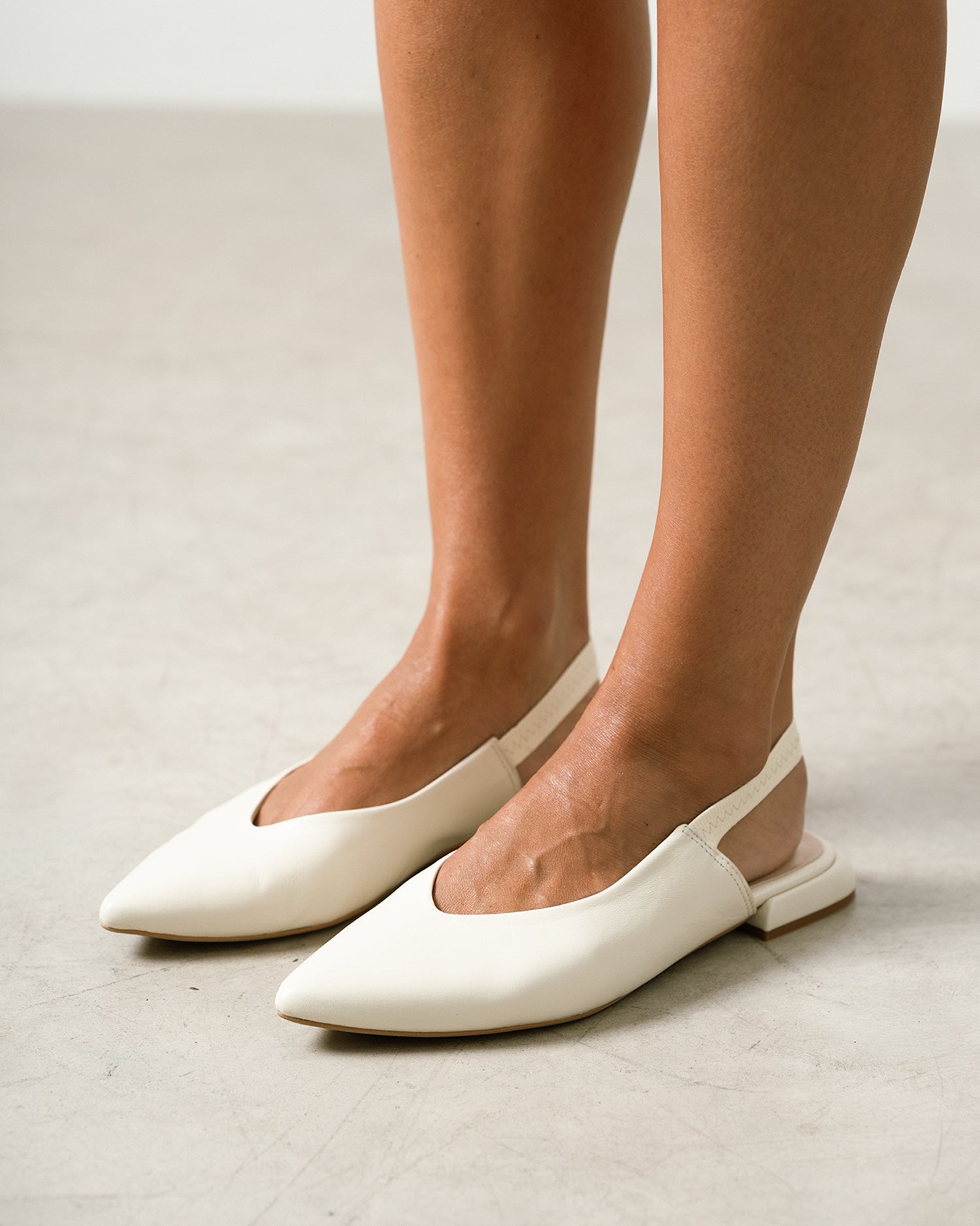 Flache Slingback-Ballerina aus Leder in creme