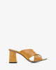 Mules aus orangem leder mit coco-prägung